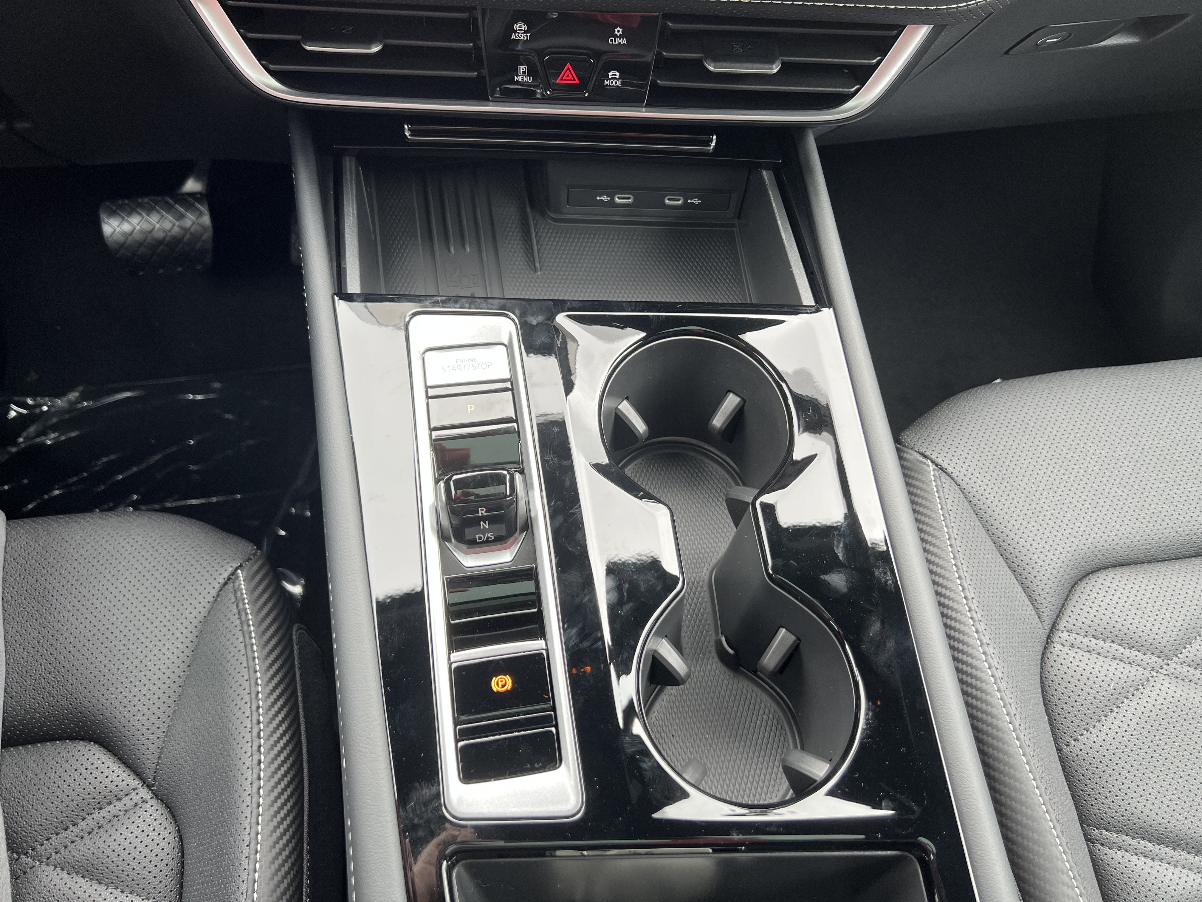 2026 Volkswagen Atlas Cross Sport 2.0T SE w/Technology w/panoramic sunroof and black wheel package
