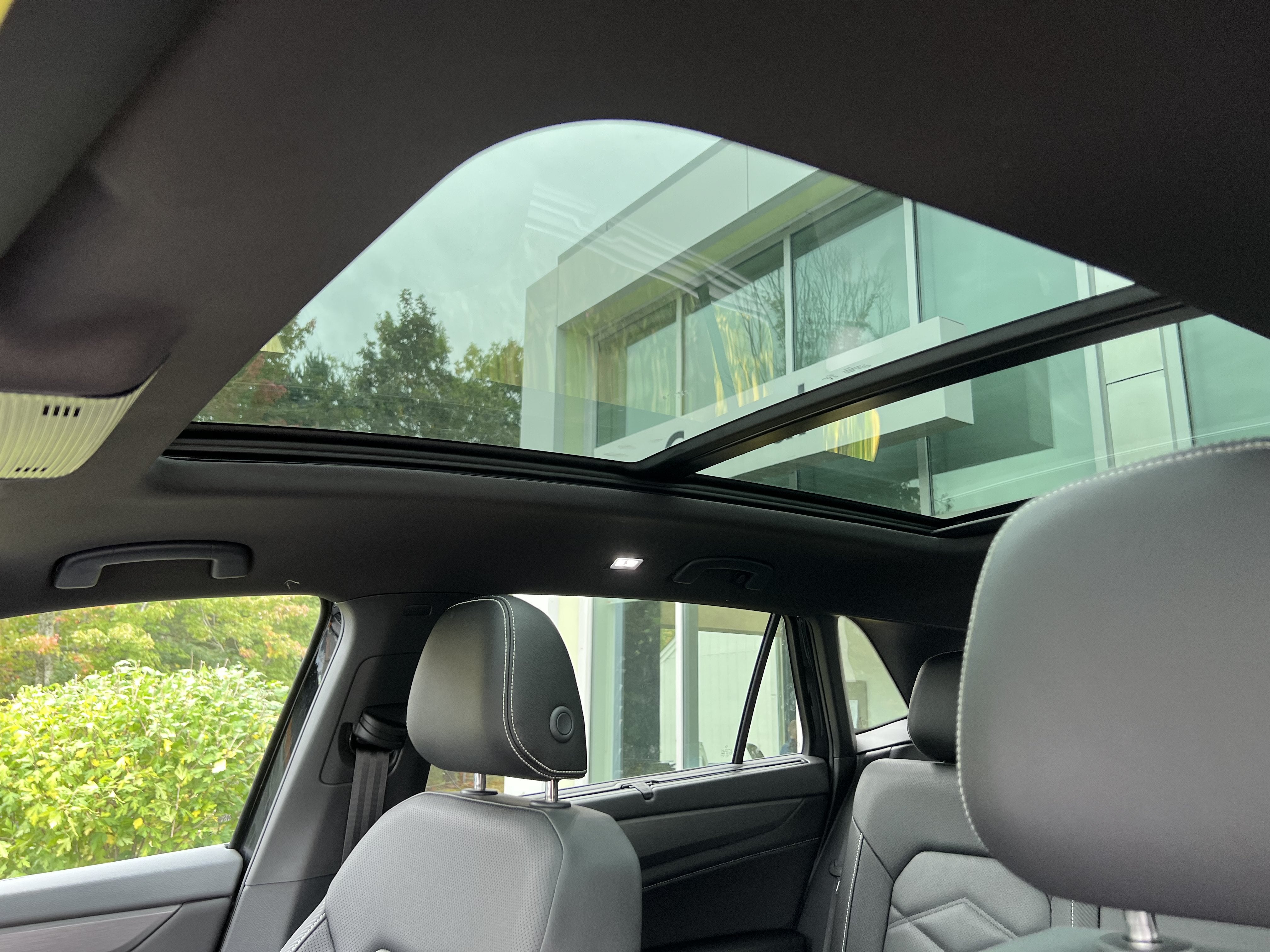 2026 Volkswagen Atlas Cross Sport 2.0T SE w/Technology w/panoramic sunroof and black wheel package