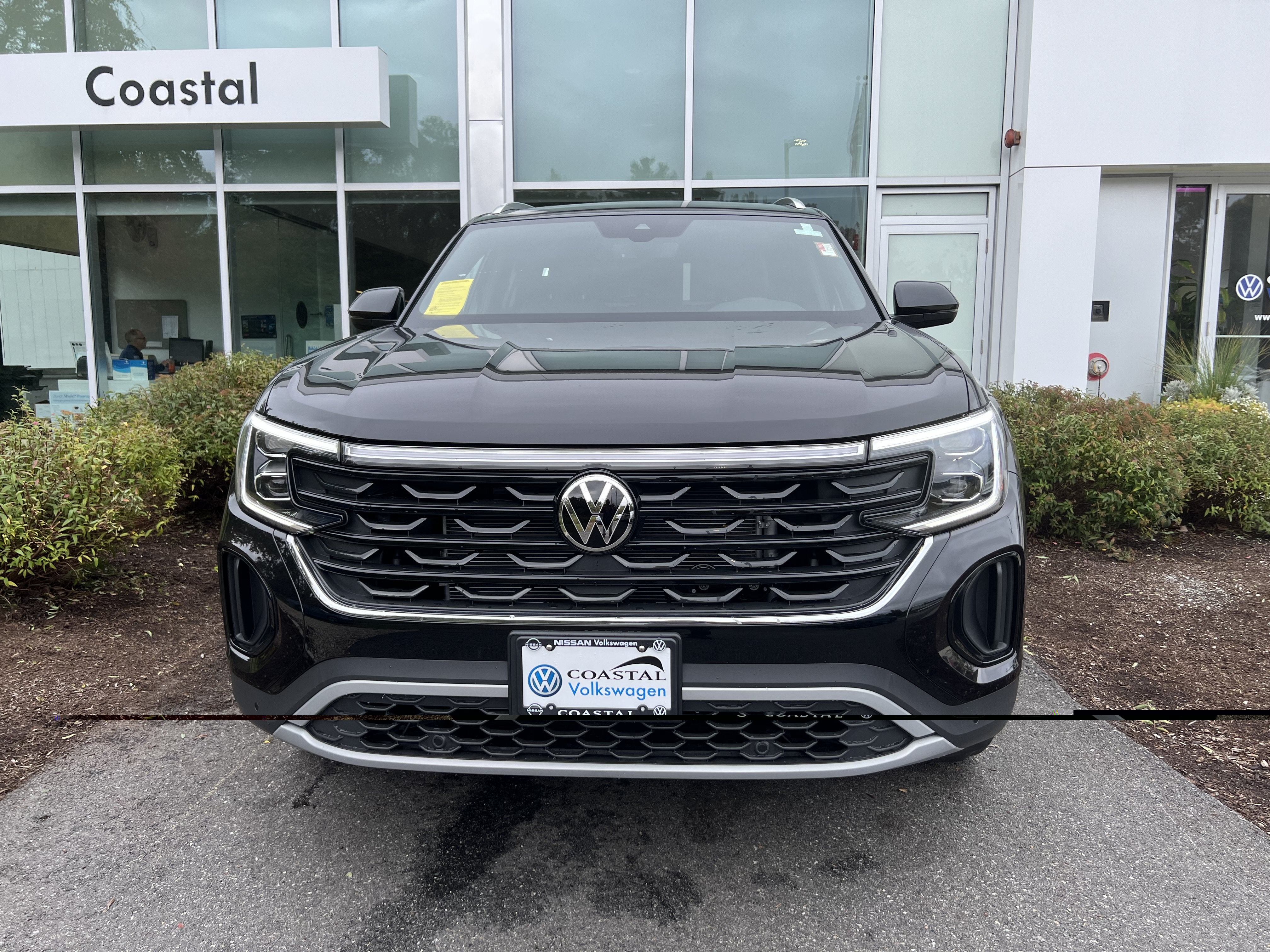 2026 Volkswagen Atlas Cross Sport 2.0T SE w/Technology w/panoramic sunroof and black wheel package