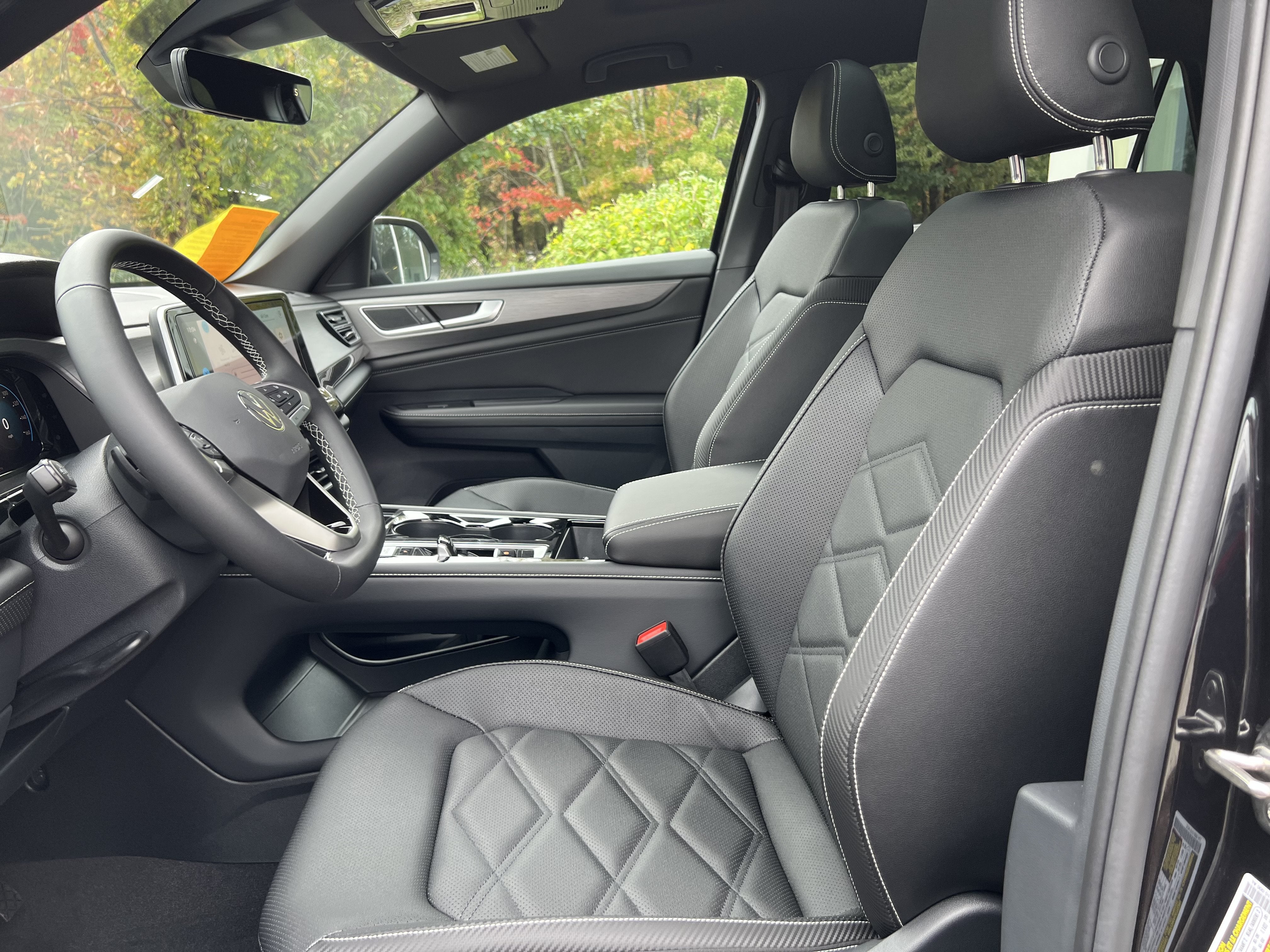 2026 Volkswagen Atlas Cross Sport 2.0T SE w/Technology w/panoramic sunroof and black wheel package