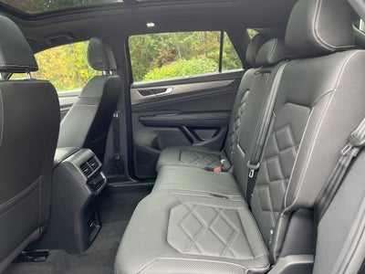 2026 Volkswagen Atlas Cross Sport 2.0T SE w/Technology w/panoramic sunroof and black wheel package