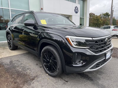 2026 Volkswagen Atlas Cross Sport 2.0T SE w/Technology w/panoramic sunroof and black wheel package