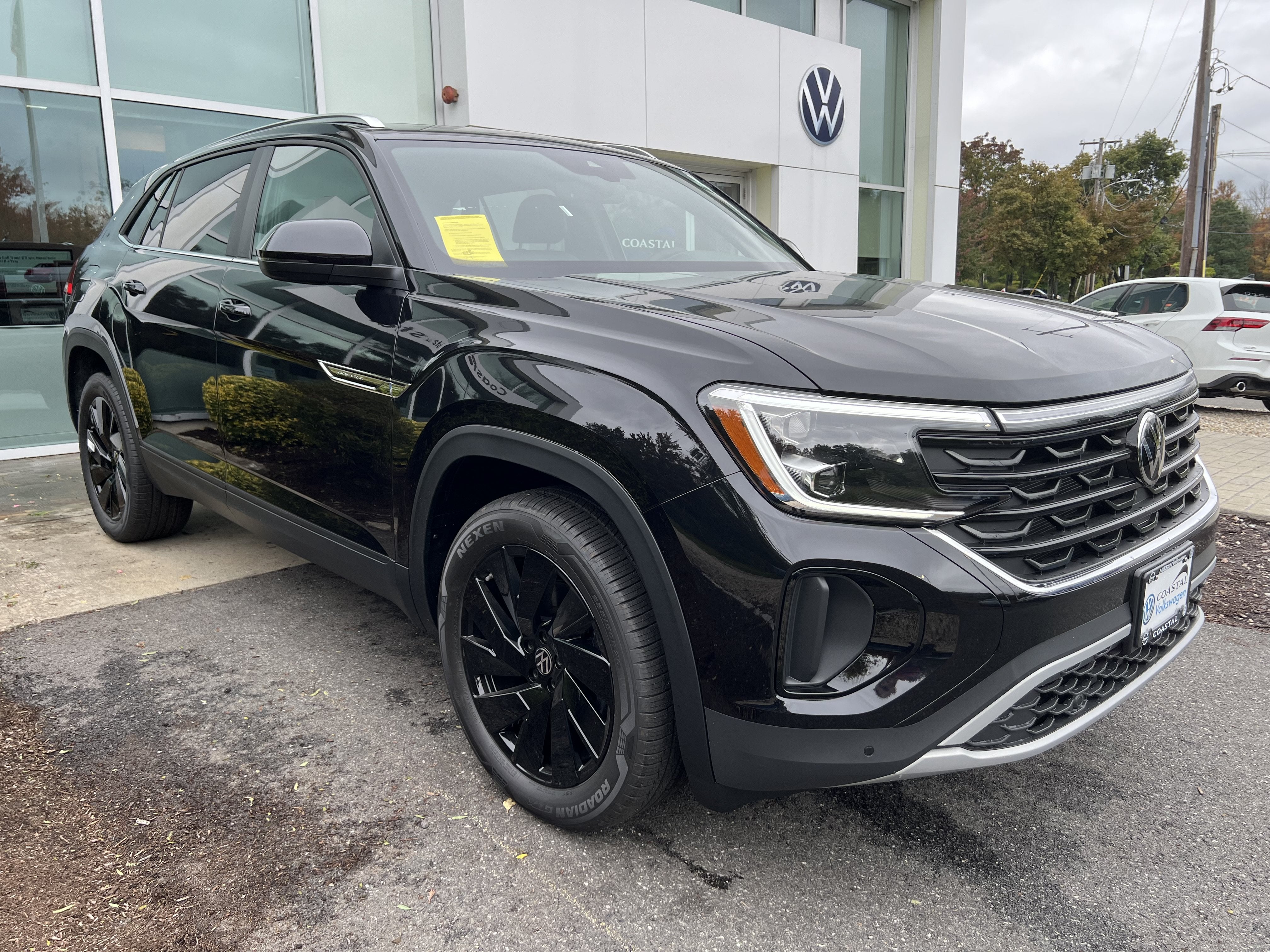 2026 Volkswagen Atlas Cross Sport 2.0T SE w/Technology w/panoramic sunroof and black wheel package