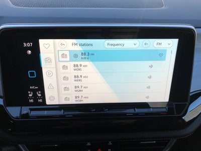 2026 Volkswagen Atlas Cross Sport 2.0T SE w/Technology w/panoramic sunroof and black wheel package