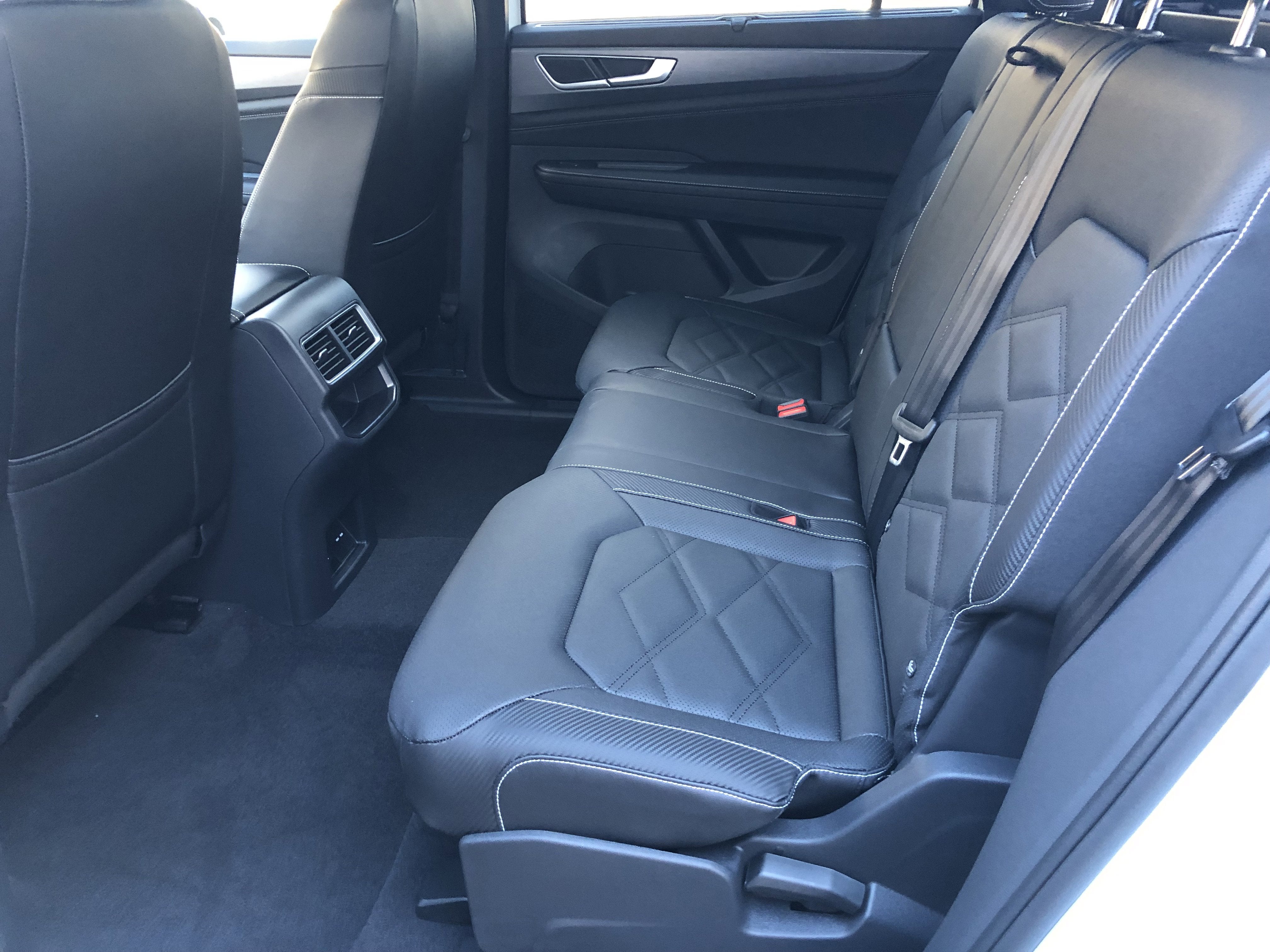 2026 Volkswagen Atlas Cross Sport 2.0T SE w/Technology w/panoramic sunroof and black wheel package