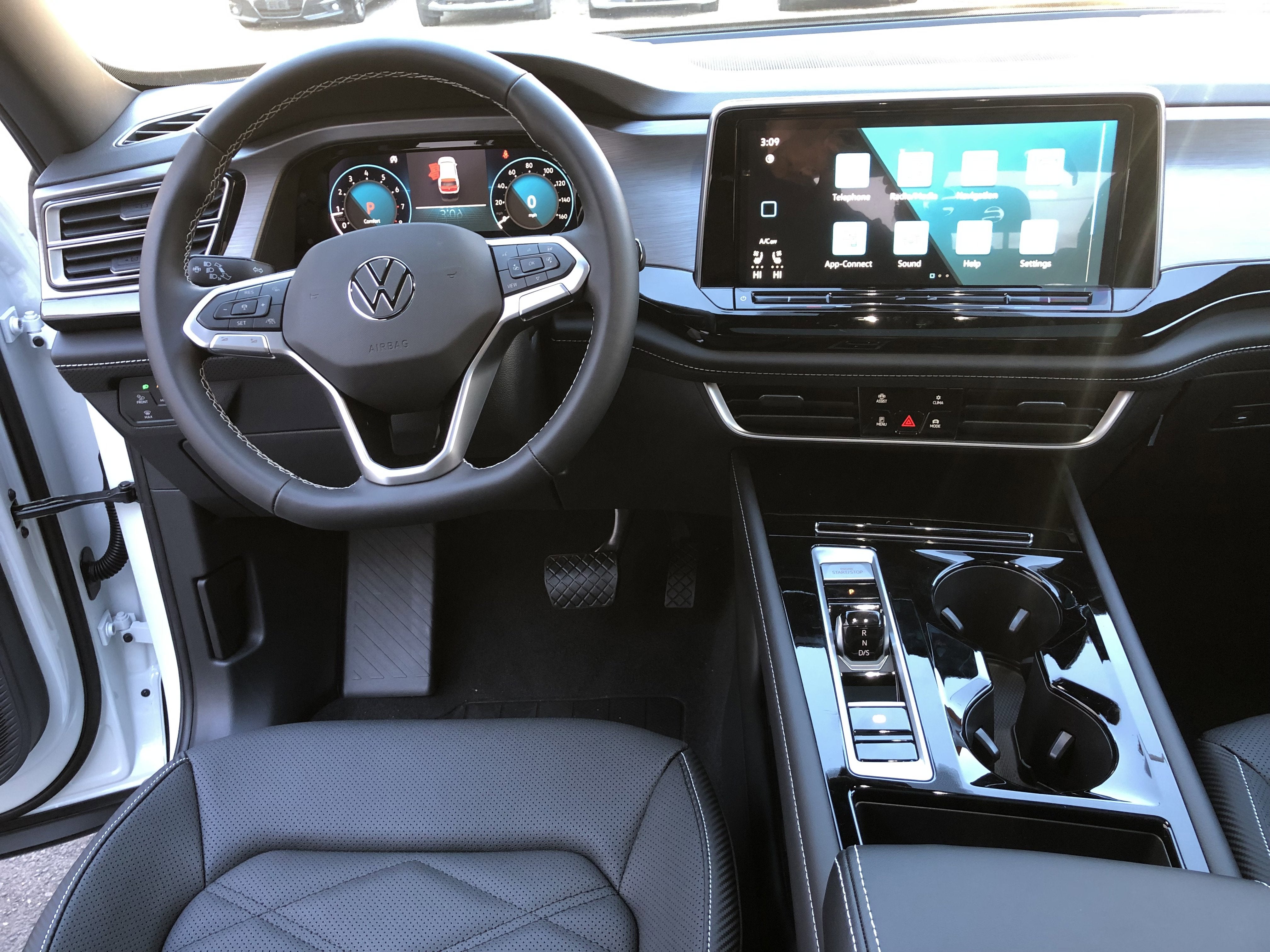 2026 Volkswagen Atlas Cross Sport 2.0T SE w/Technology w/panoramic sunroof and black wheel package