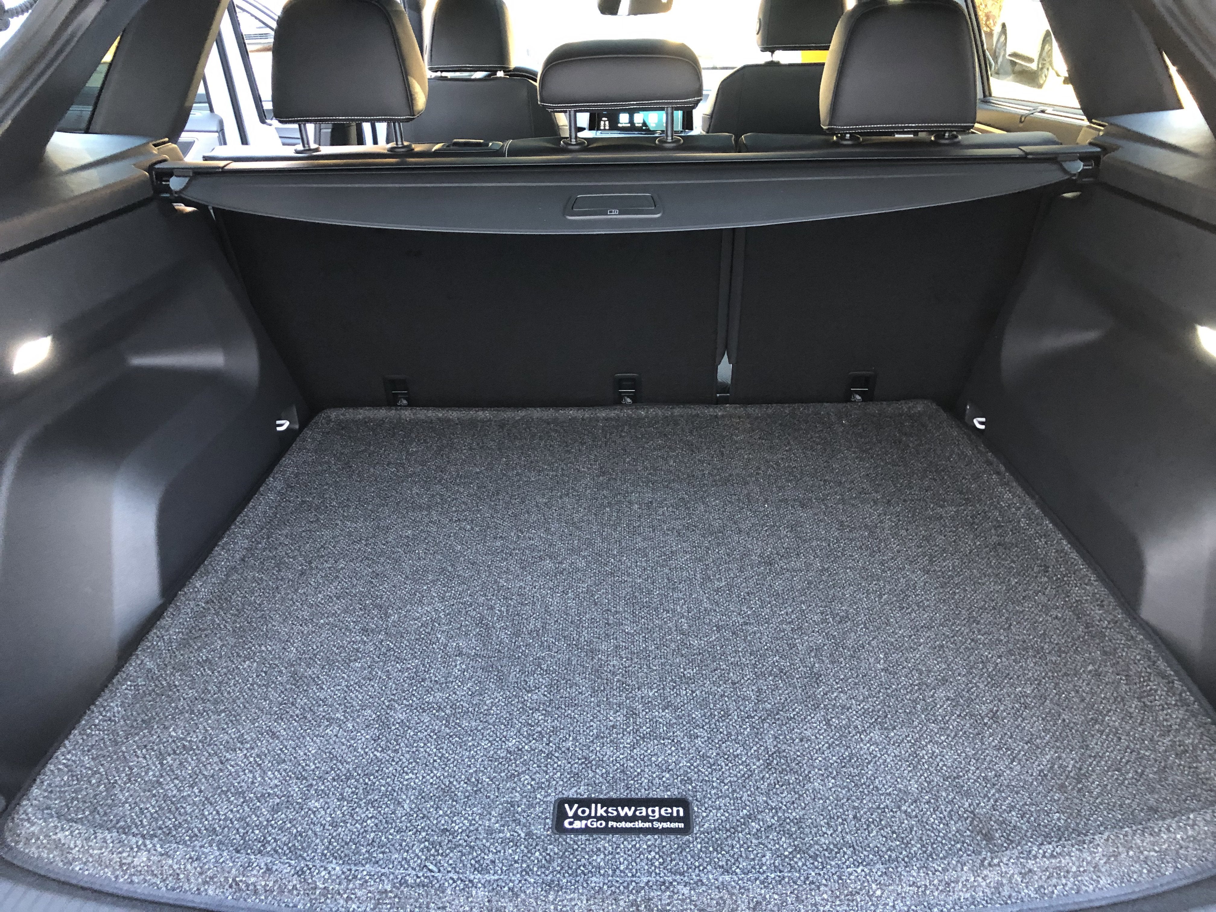 2026 Volkswagen Atlas Cross Sport 2.0T SE w/Technology w/panoramic sunroof and black wheel package