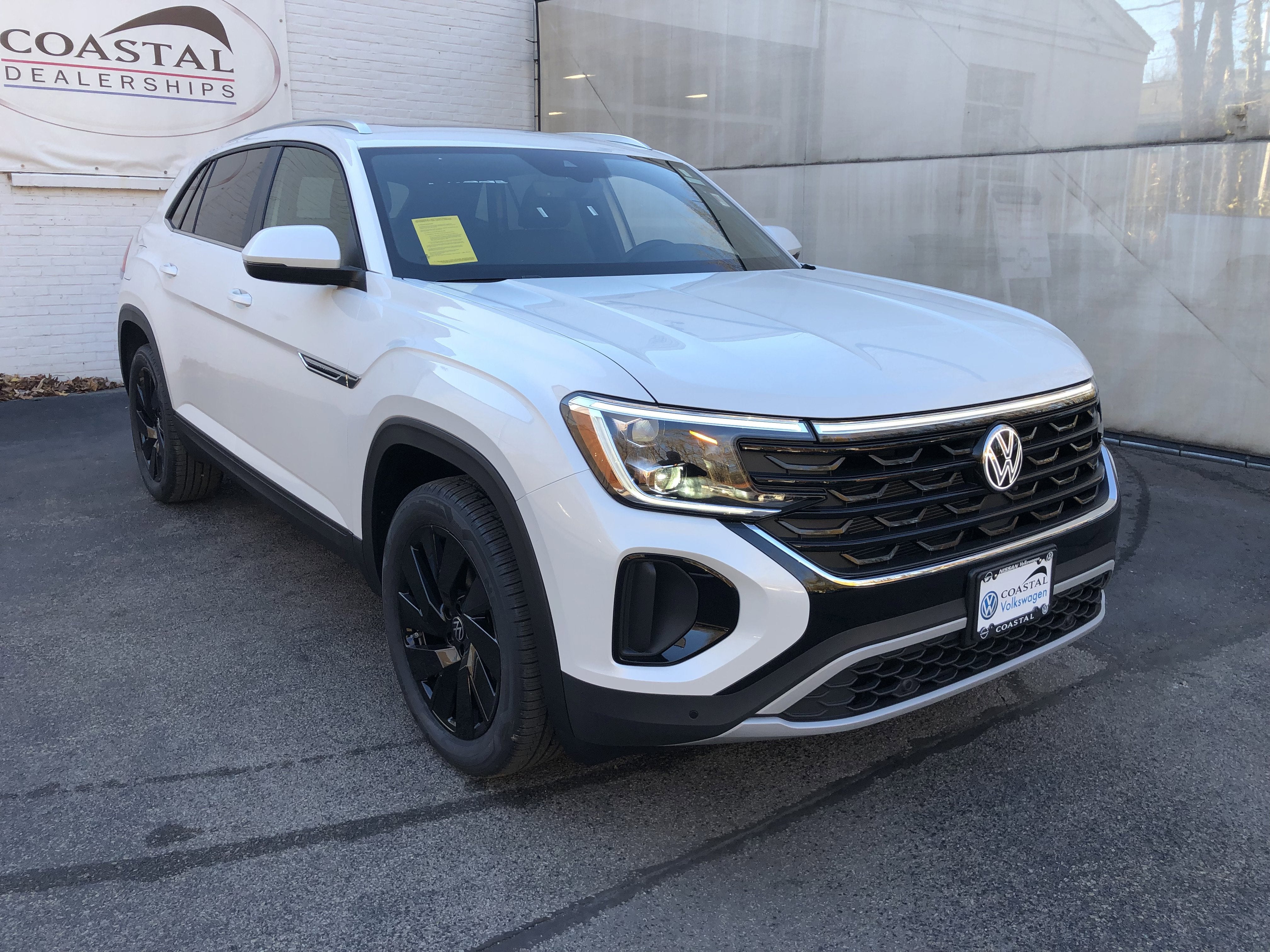 2026 Volkswagen Atlas Cross Sport 2.0T SE w/Technology w/panoramic sunroof and black wheel package
