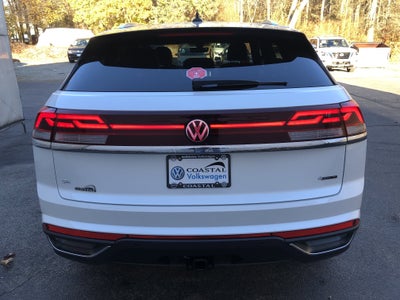 2026 Volkswagen Atlas Cross Sport 2.0T SE w/Technology w/panoramic sunroof and black wheel package