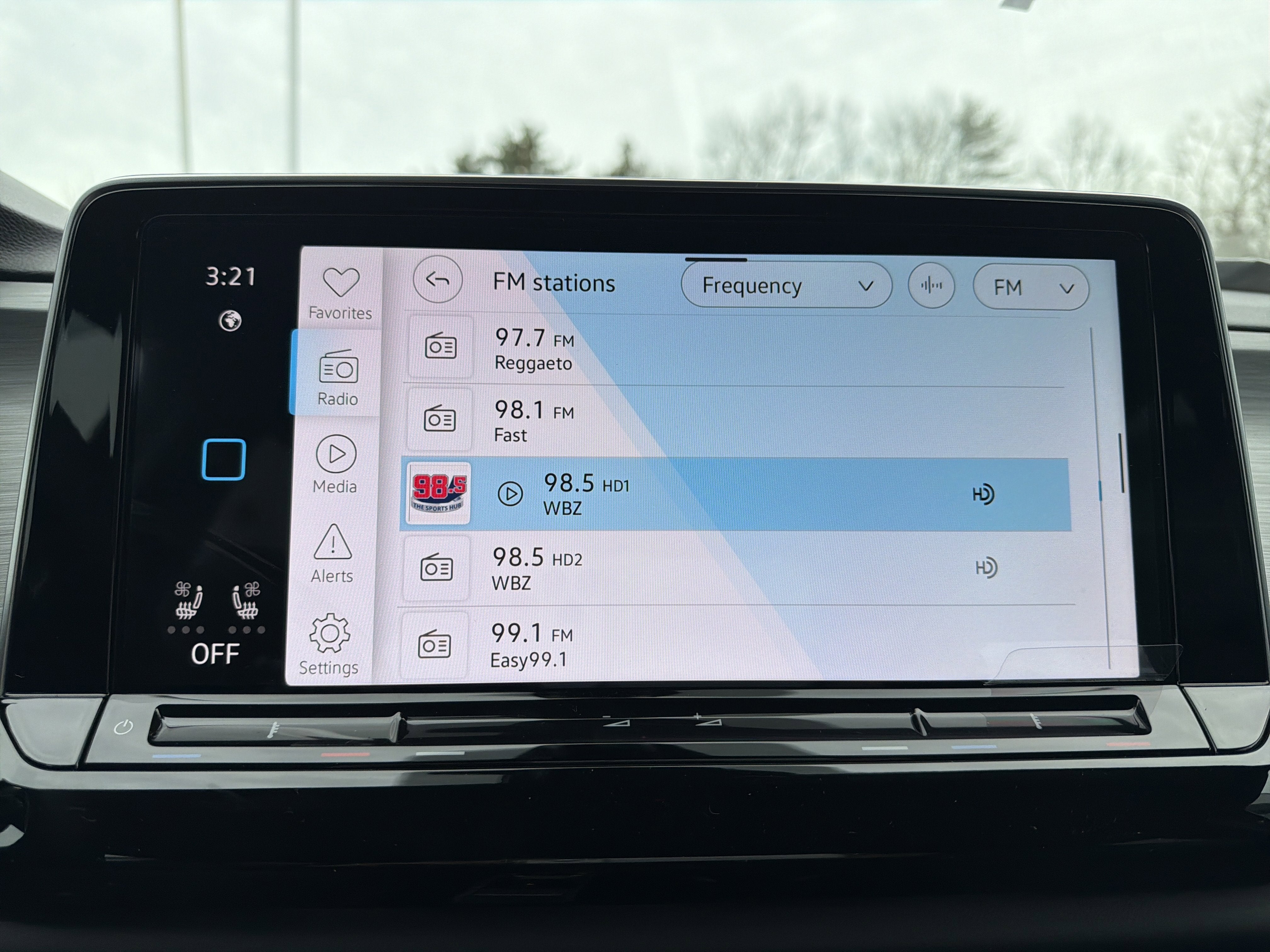 2026 Volkswagen Atlas Cross Sport 2.0T SE w/Technology w/panoramic sunroof