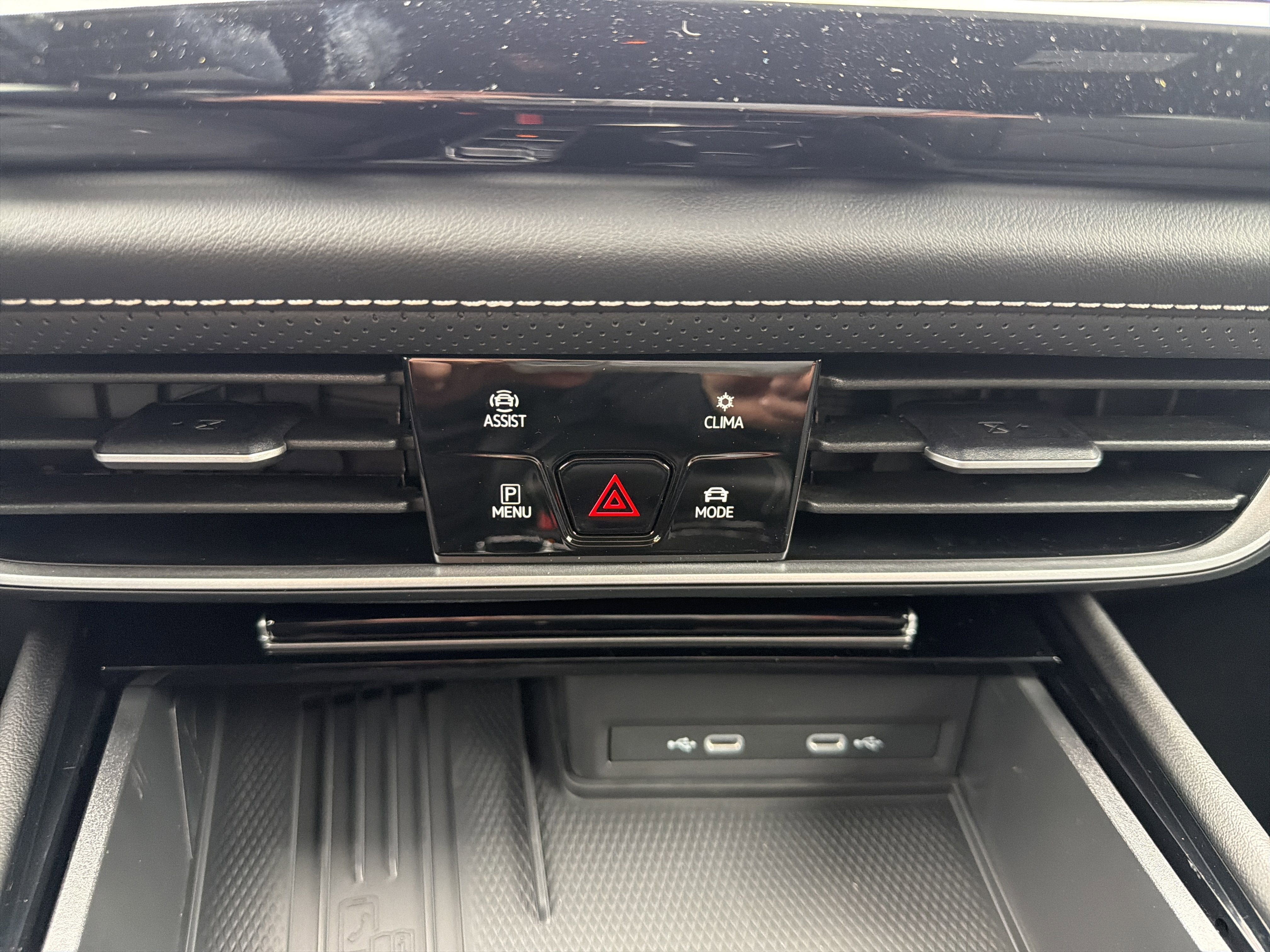 2026 Volkswagen Atlas Cross Sport 2.0T SE w/Technology w/panoramic sunroof