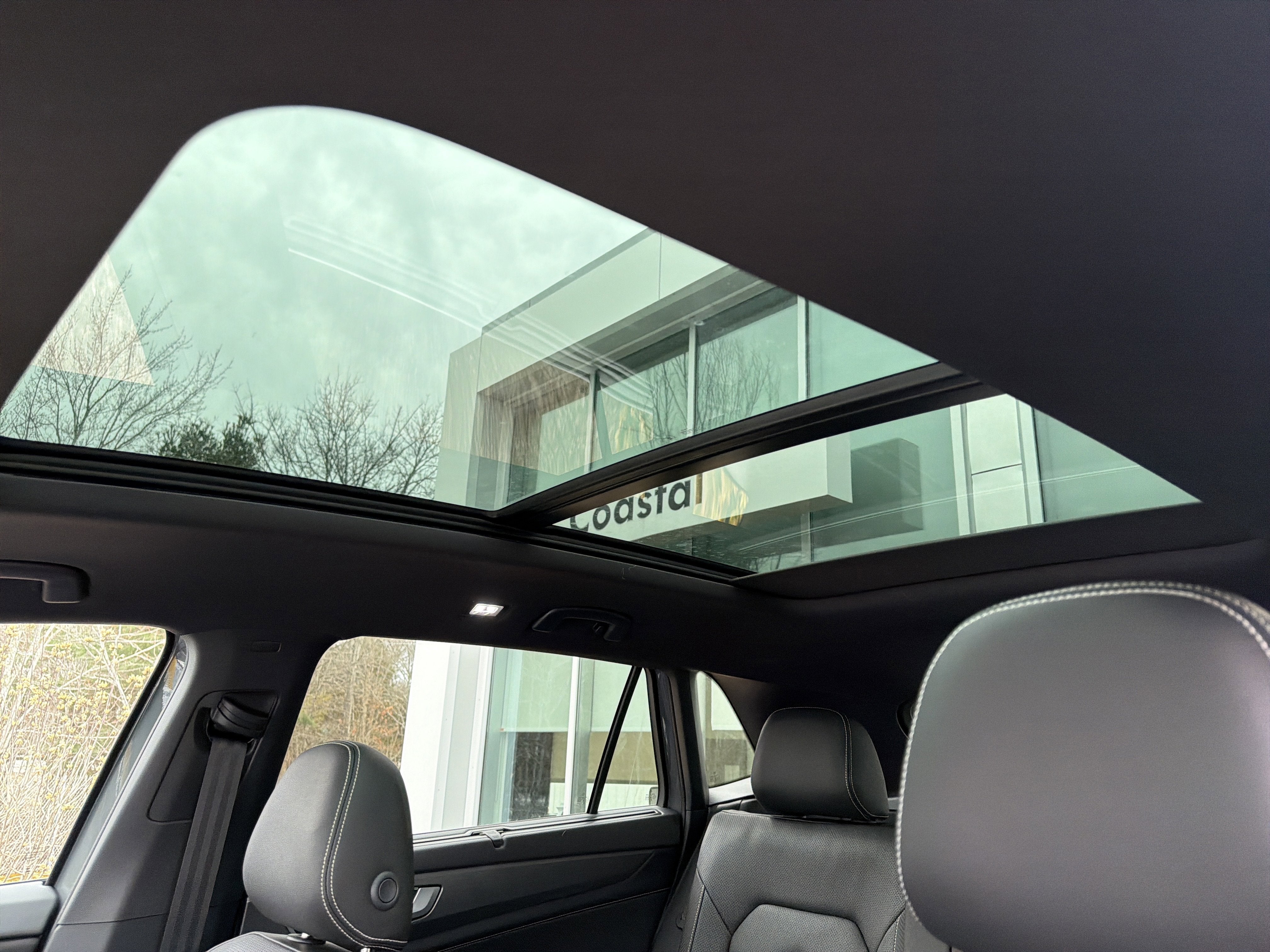 2026 Volkswagen Atlas Cross Sport 2.0T SE w/Technology w/panoramic sunroof