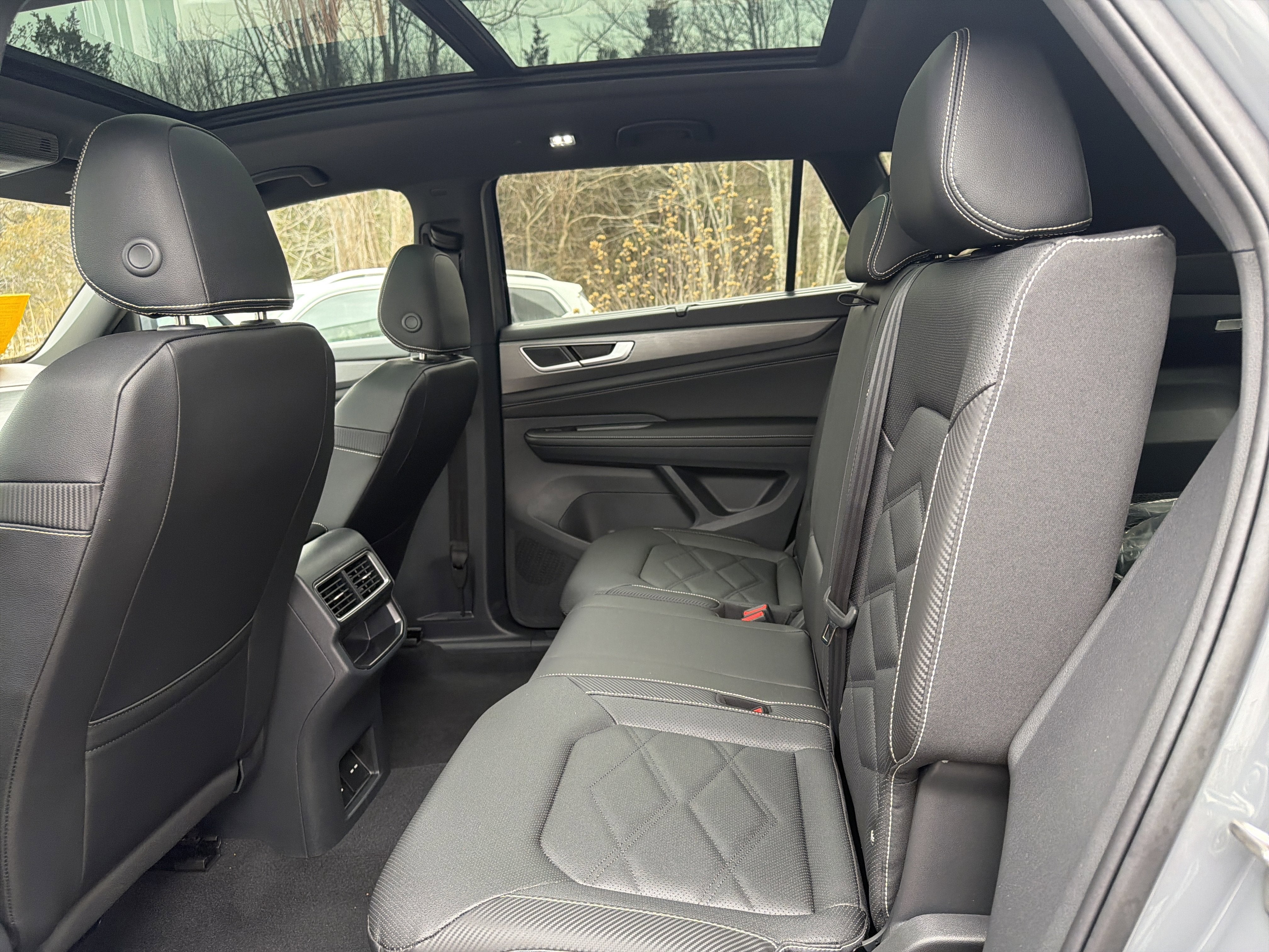 2026 Volkswagen Atlas Cross Sport 2.0T SE w/Technology w/panoramic sunroof