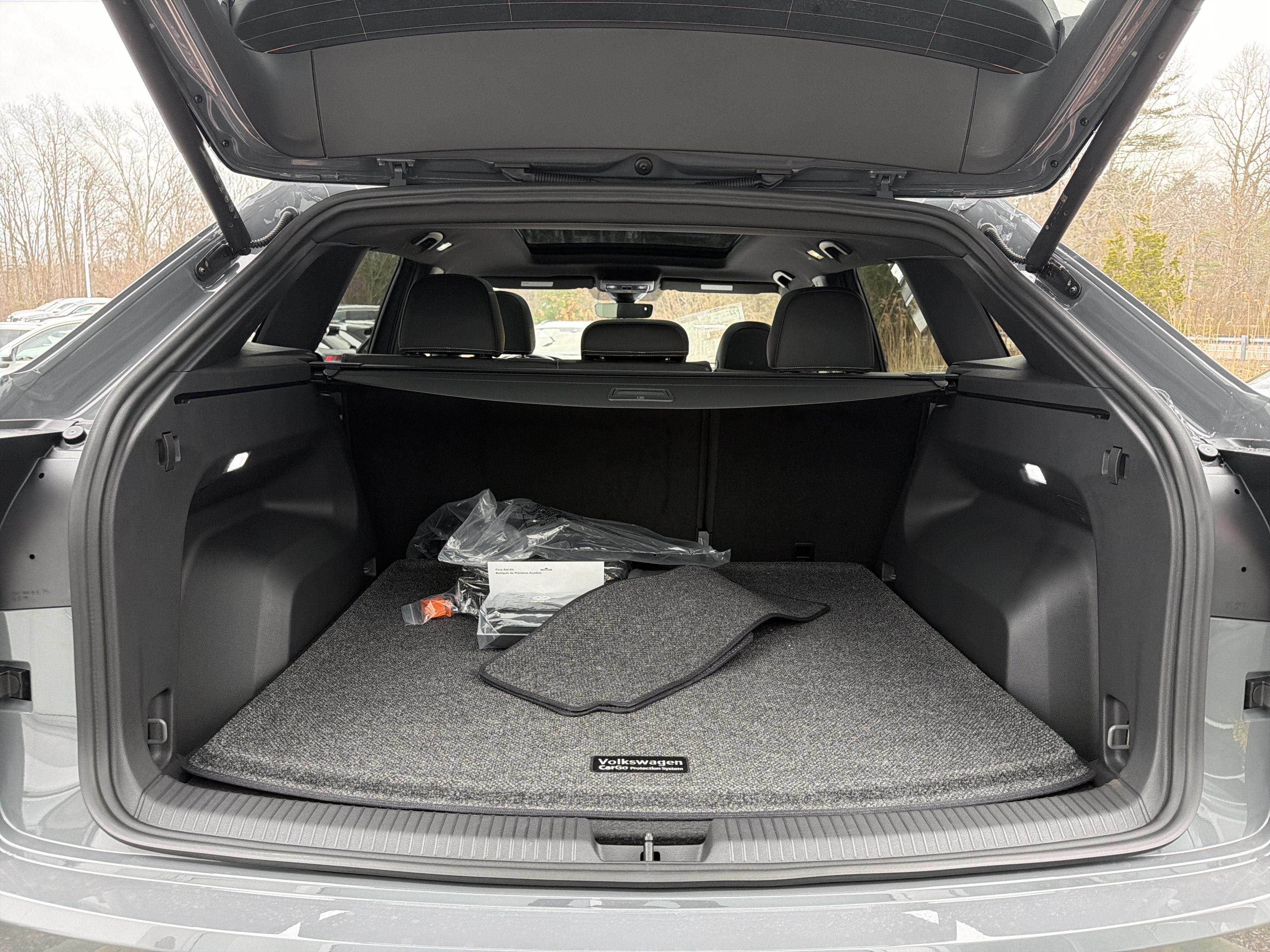 2026 Volkswagen Atlas Cross Sport 2.0T SE w/Technology w/panoramic sunroof