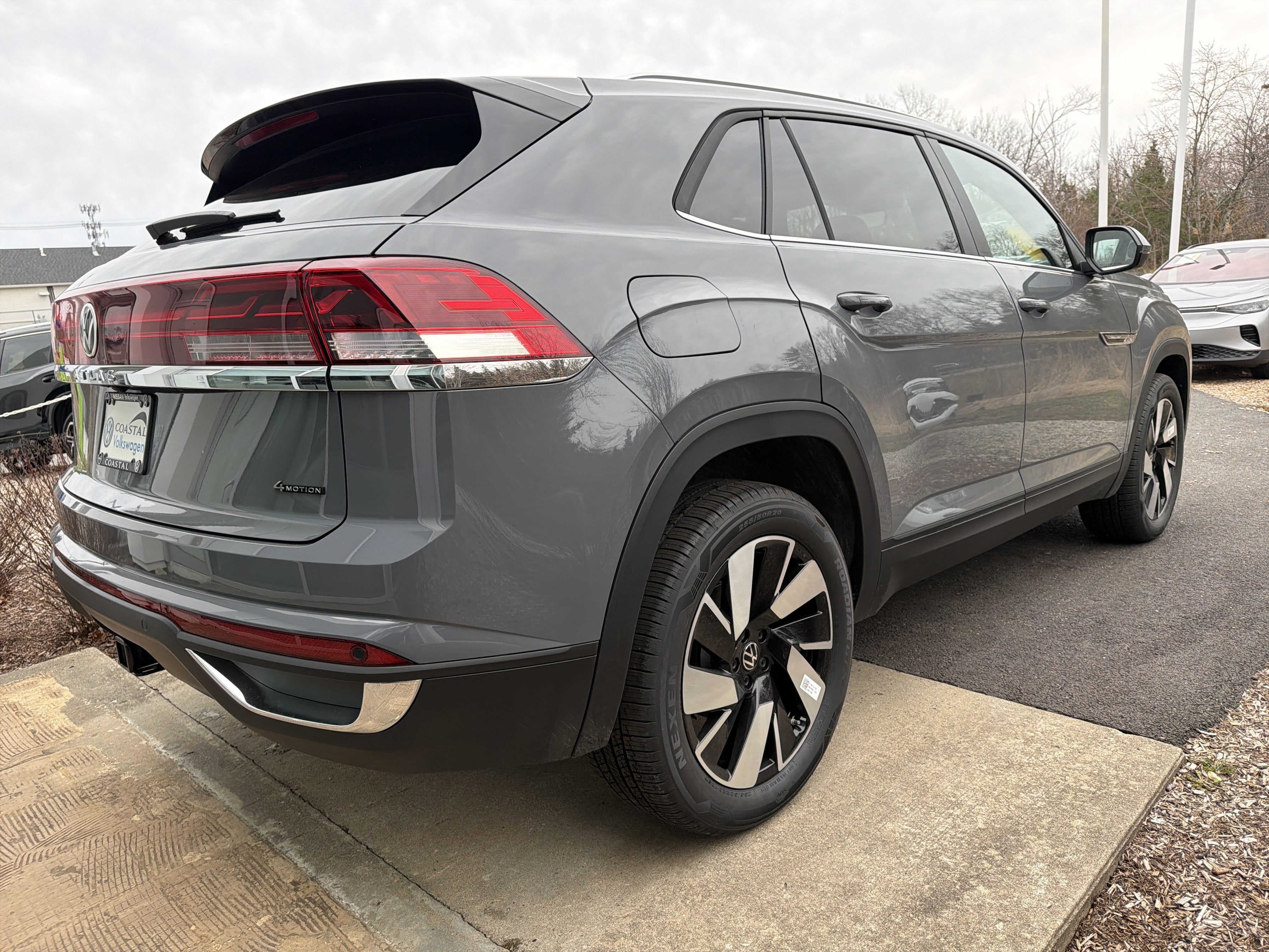 2026 Volkswagen Atlas Cross Sport 2.0T SE w/Technology w/panoramic sunroof