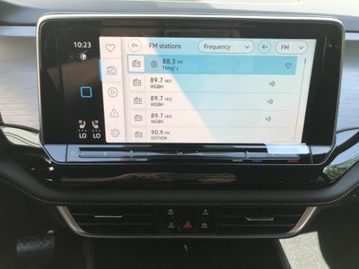 2026 Volkswagen Atlas Cross Sport 2.0T SE w/Technology w/panoramic sunroof and black wheel package