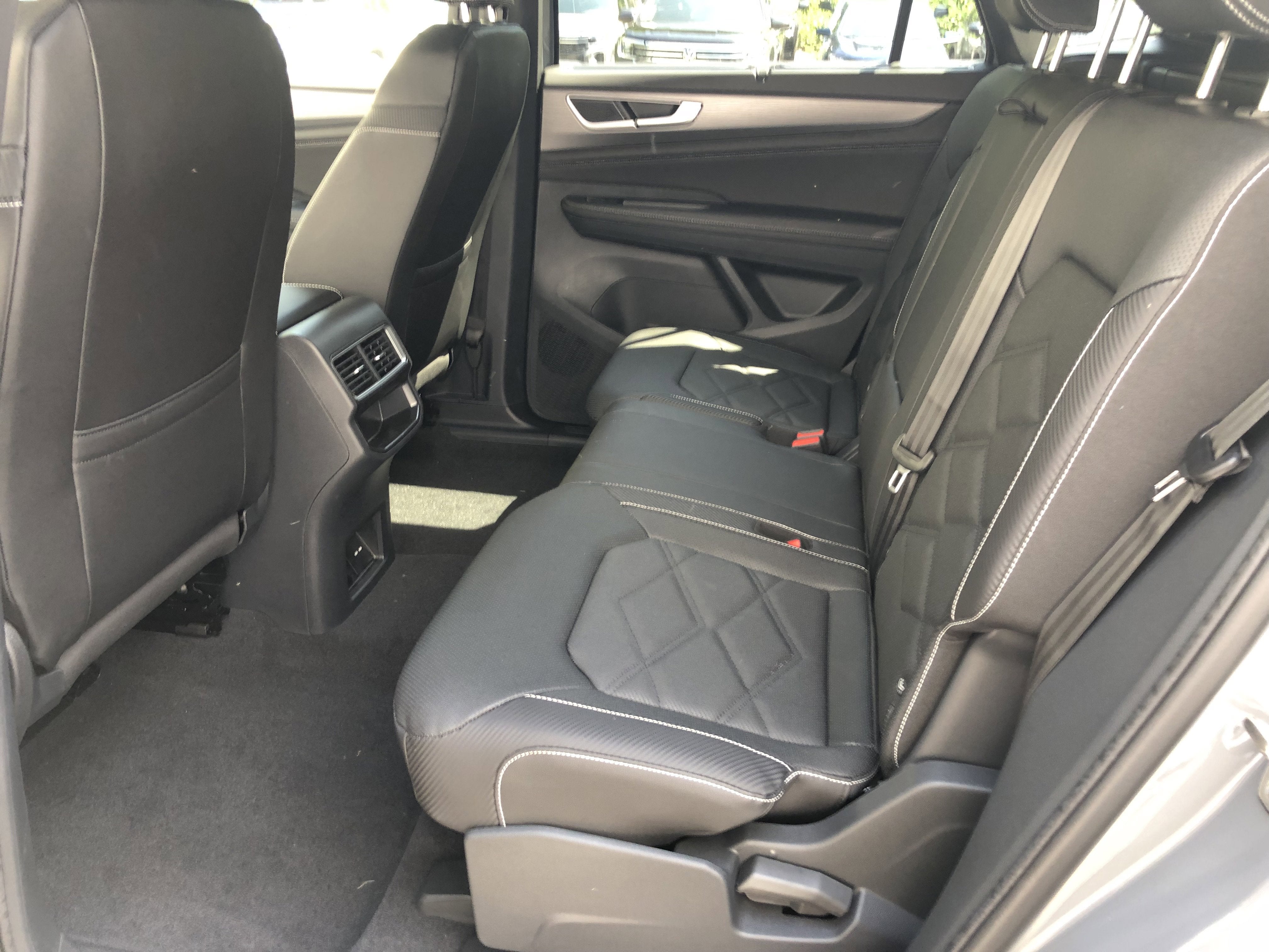 2026 Volkswagen Atlas Cross Sport 2.0T SE w/Technology w/panoramic sunroof and black wheel package