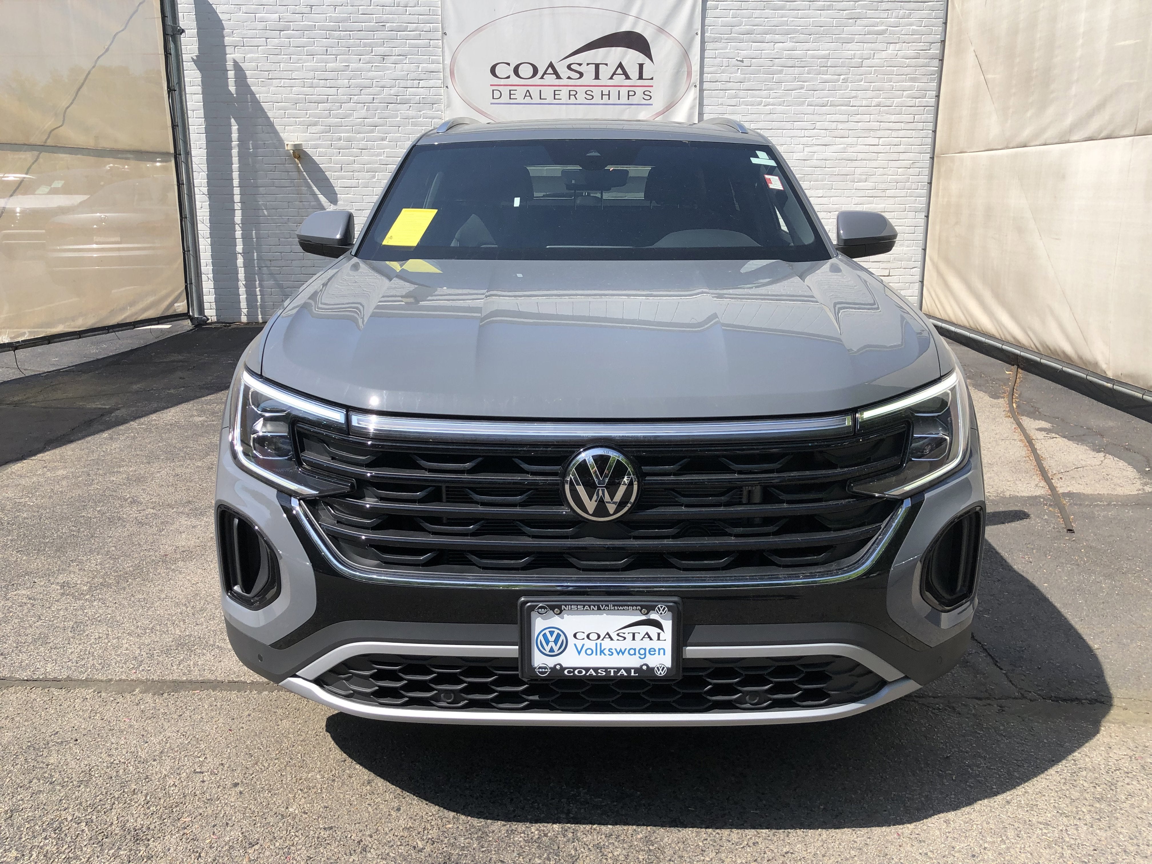 2026 Volkswagen Atlas Cross Sport 2.0T SE w/Technology w/panoramic sunroof and black wheel package
