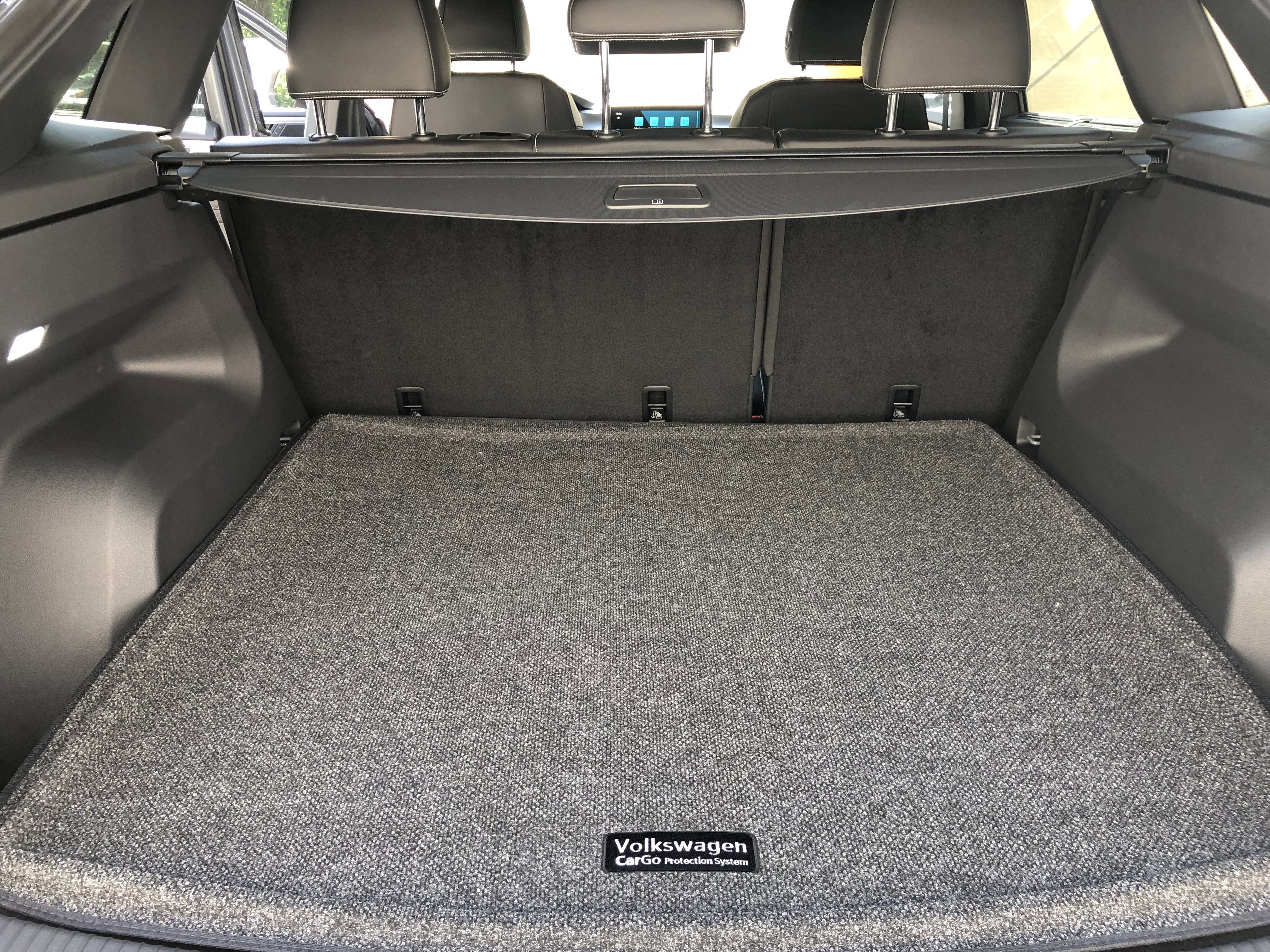 2026 Volkswagen Atlas Cross Sport 2.0T SE w/Technology w/panoramic sunroof and black wheel package