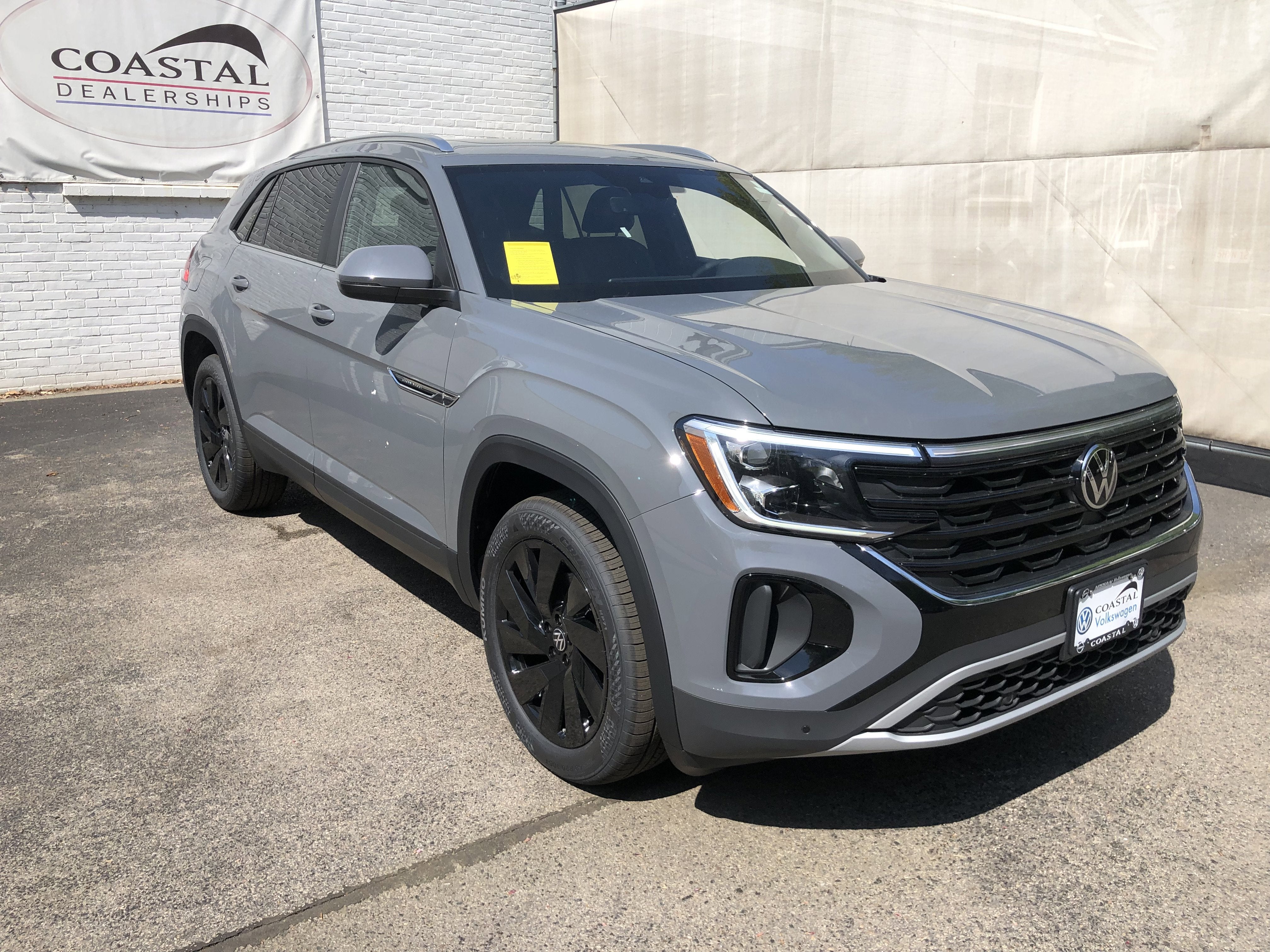 2026 Volkswagen Atlas Cross Sport 2.0T SE w/Technology w/panoramic sunroof and black wheel package