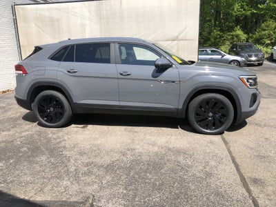 2026 Volkswagen Atlas Cross Sport 2.0T SE w/Technology w/panoramic sunroof and black wheel package
