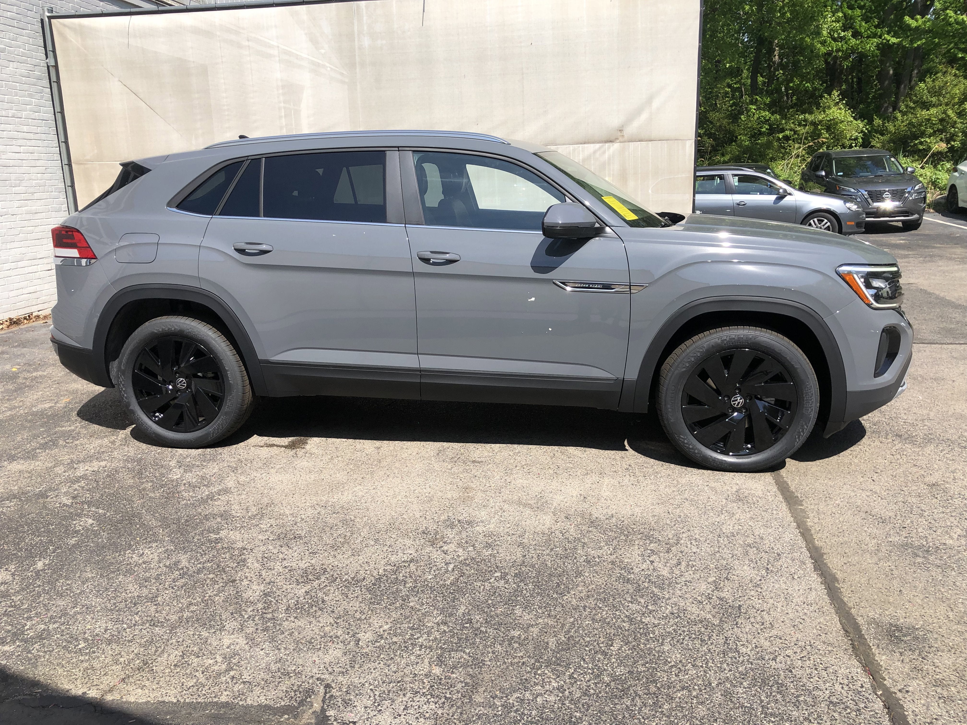 2026 Volkswagen Atlas Cross Sport 2.0T SE w/Technology w/panoramic sunroof and black wheel package