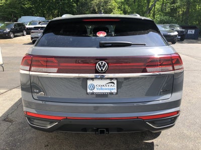 2026 Volkswagen Atlas Cross Sport 2.0T SE w/Technology w/panoramic sunroof and black wheel package