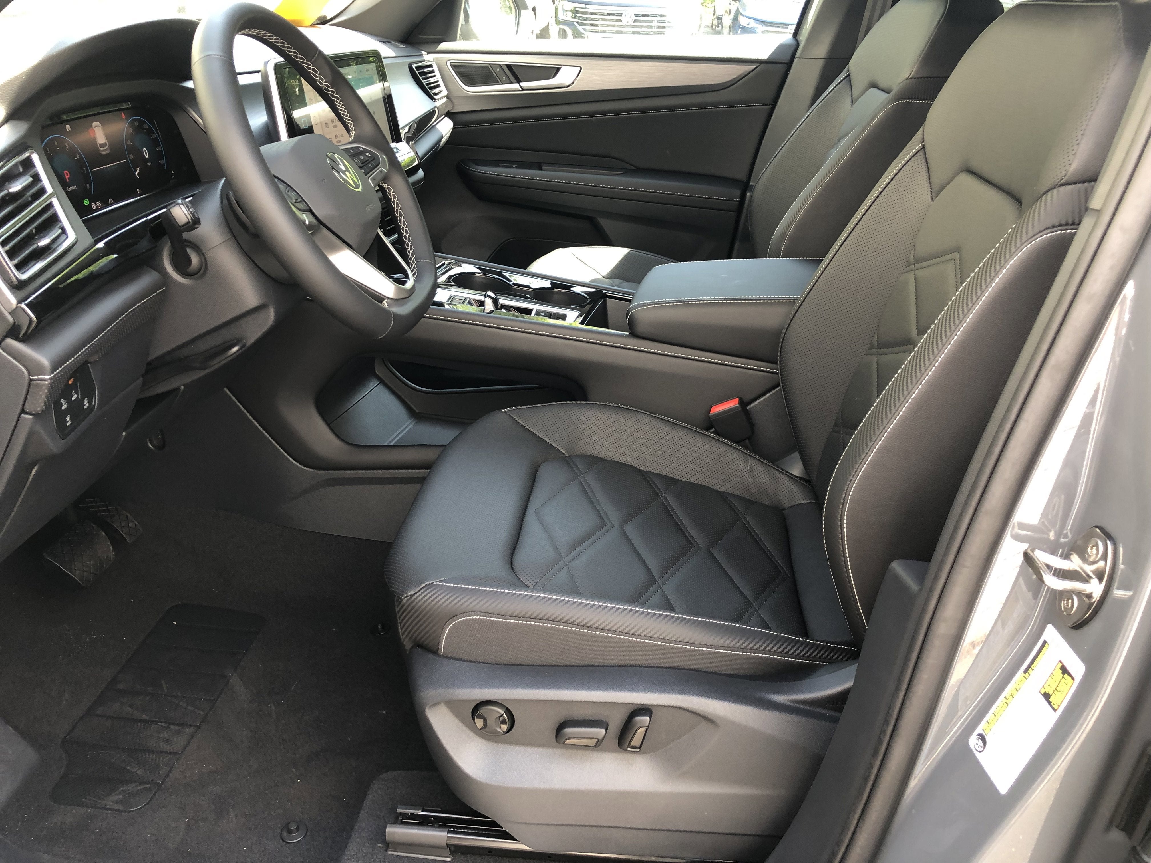 2026 Volkswagen Atlas Cross Sport 2.0T SE w/Technology w/panoramic sunroof and black wheel package