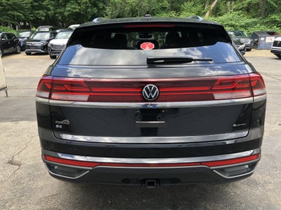 2026 Volkswagen Atlas Cross Sport 2.0T SE w/Technology w/panoramic sunroof and black wheel package