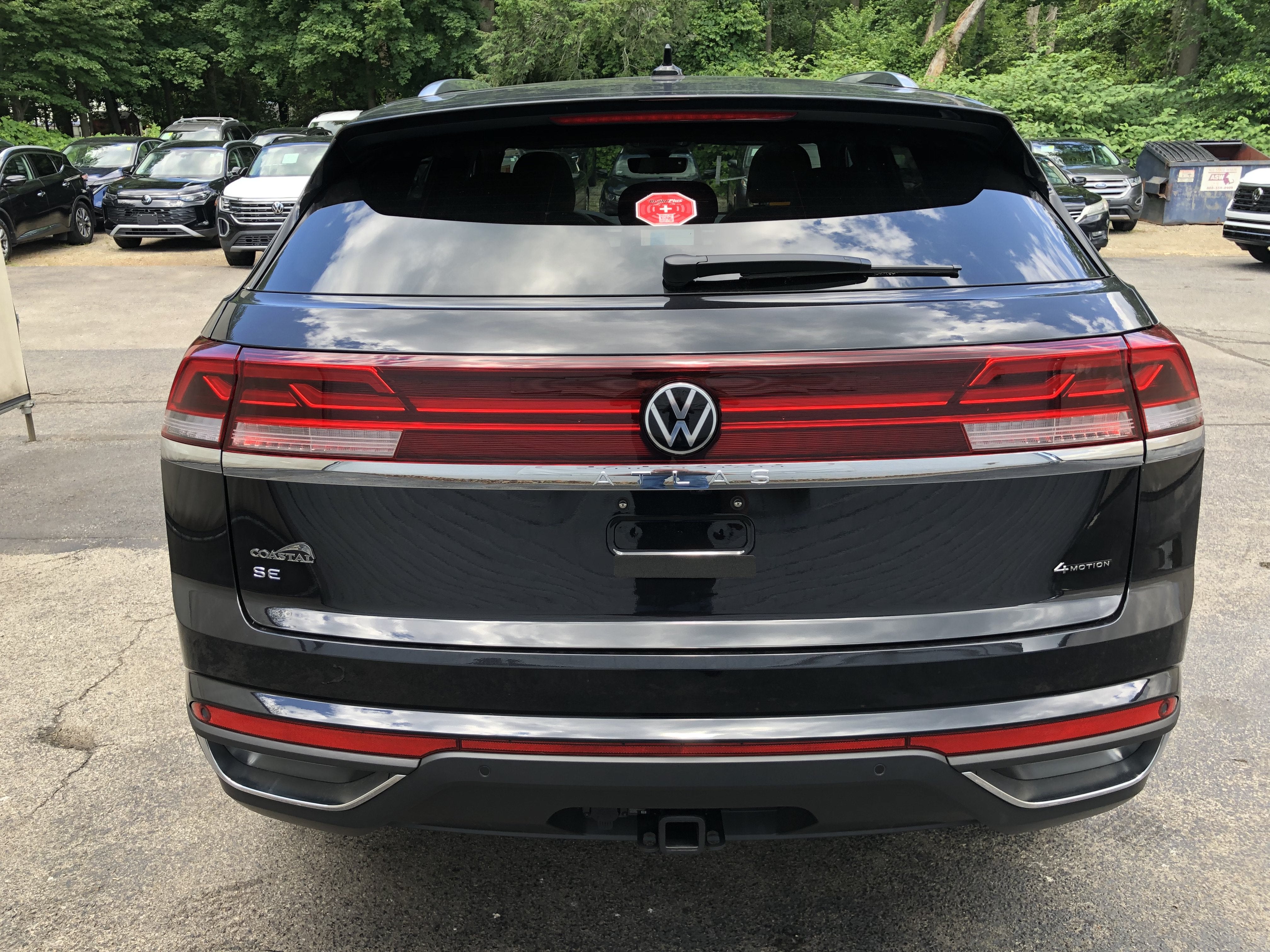 2026 Volkswagen Atlas Cross Sport 2.0T SE w/Technology w/panoramic sunroof and black wheel package