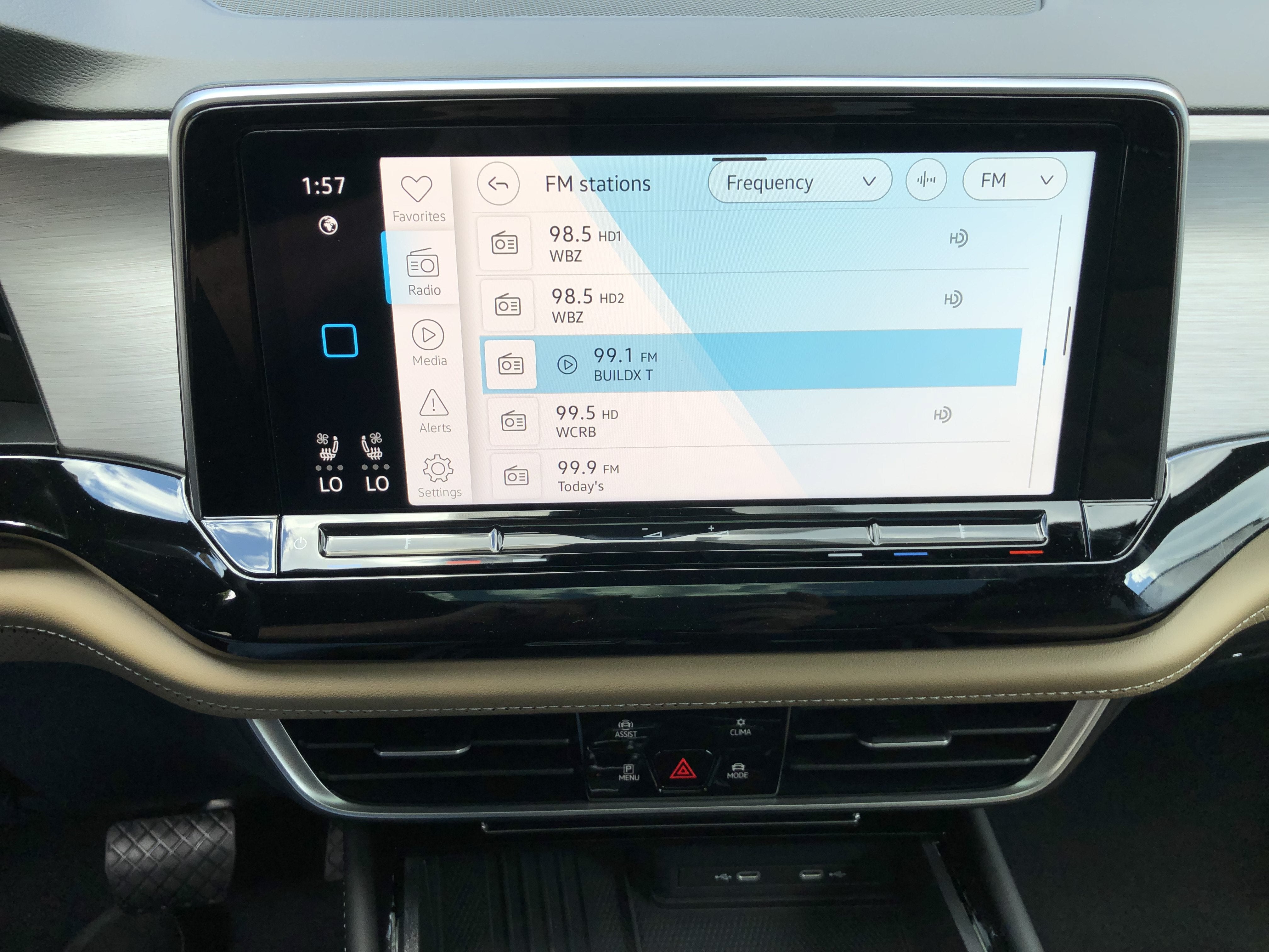 2026 Volkswagen Atlas Cross Sport 2.0T SE w/Technology w/panoramic sunroof and black wheel package