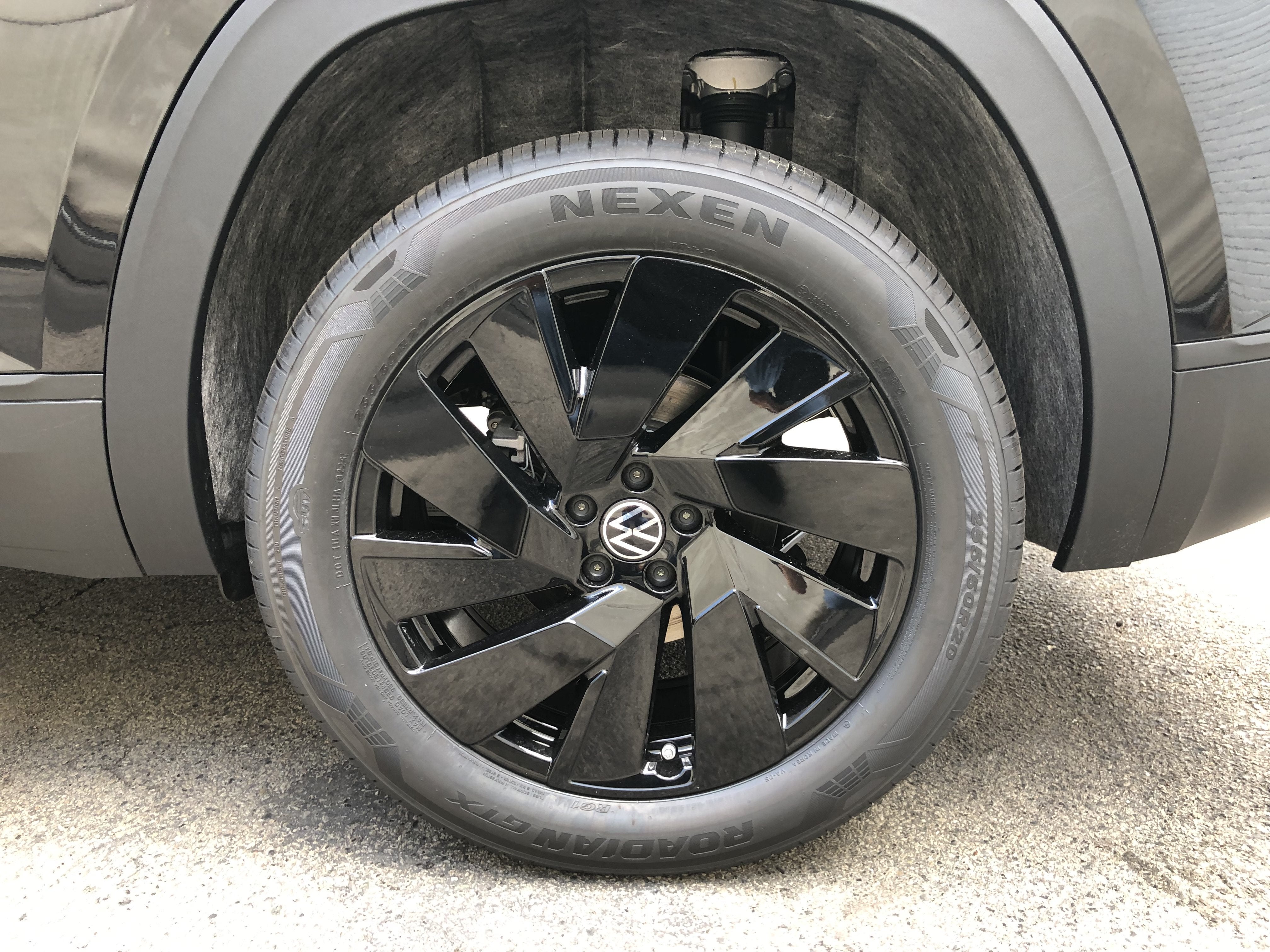 2026 Volkswagen Atlas Cross Sport 2.0T SE w/Technology w/panoramic sunroof and black wheel package