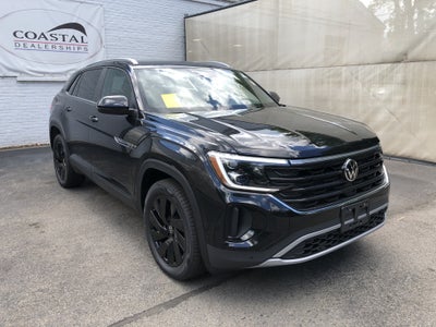 2026 Volkswagen Atlas Cross Sport 2.0T SE w/Technology w/panoramic sunroof and black wheel package