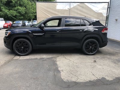 2026 Volkswagen Atlas Cross Sport 2.0T SE w/Technology w/panoramic sunroof and black wheel package