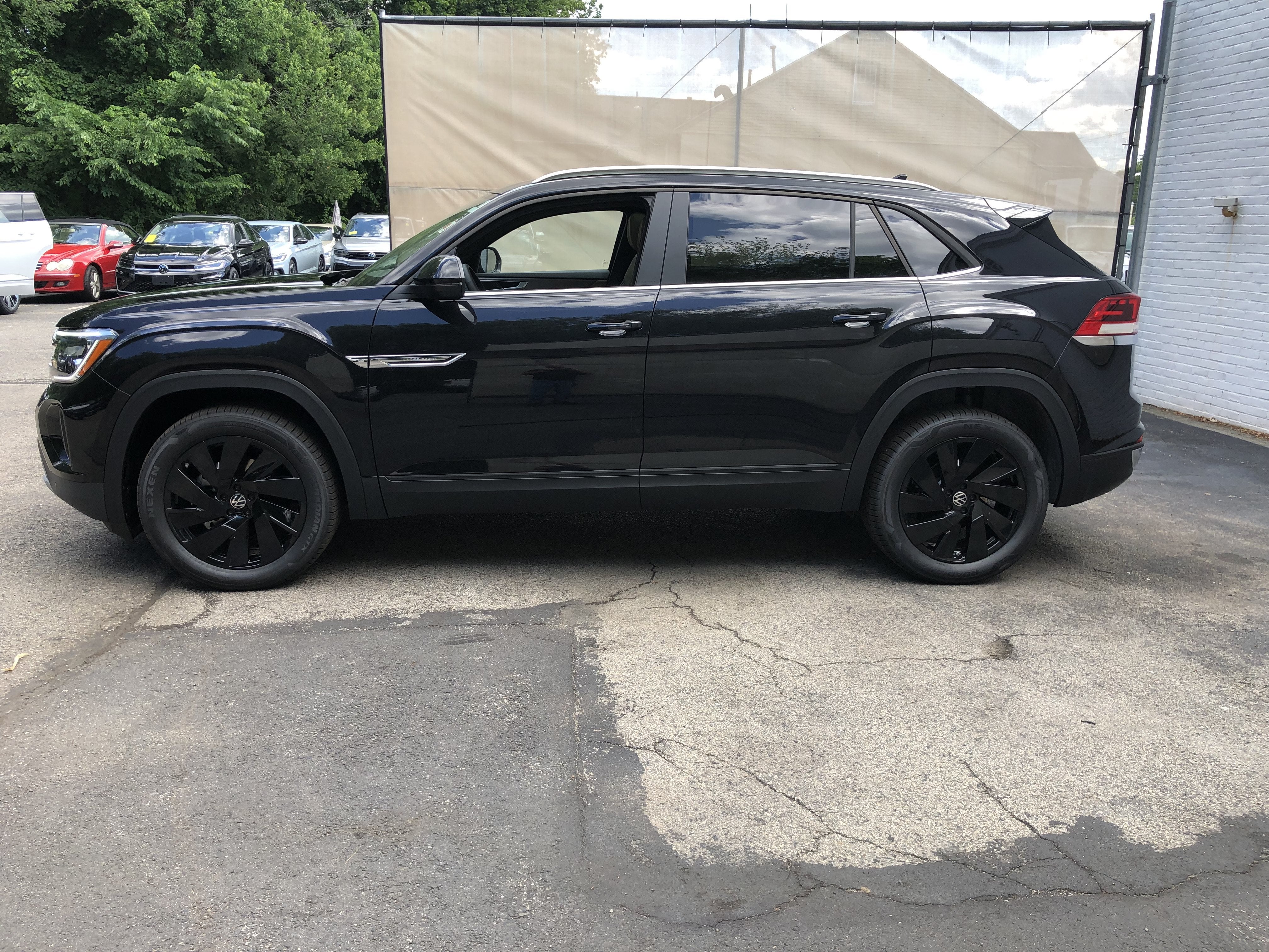 2026 Volkswagen Atlas Cross Sport 2.0T SE w/Technology w/panoramic sunroof and black wheel package