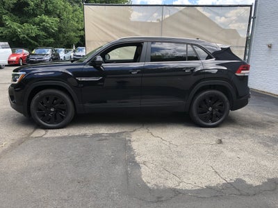 2026 Volkswagen Atlas Cross Sport 2.0T SE w/Technology w/panoramic sunroof and black wheel package