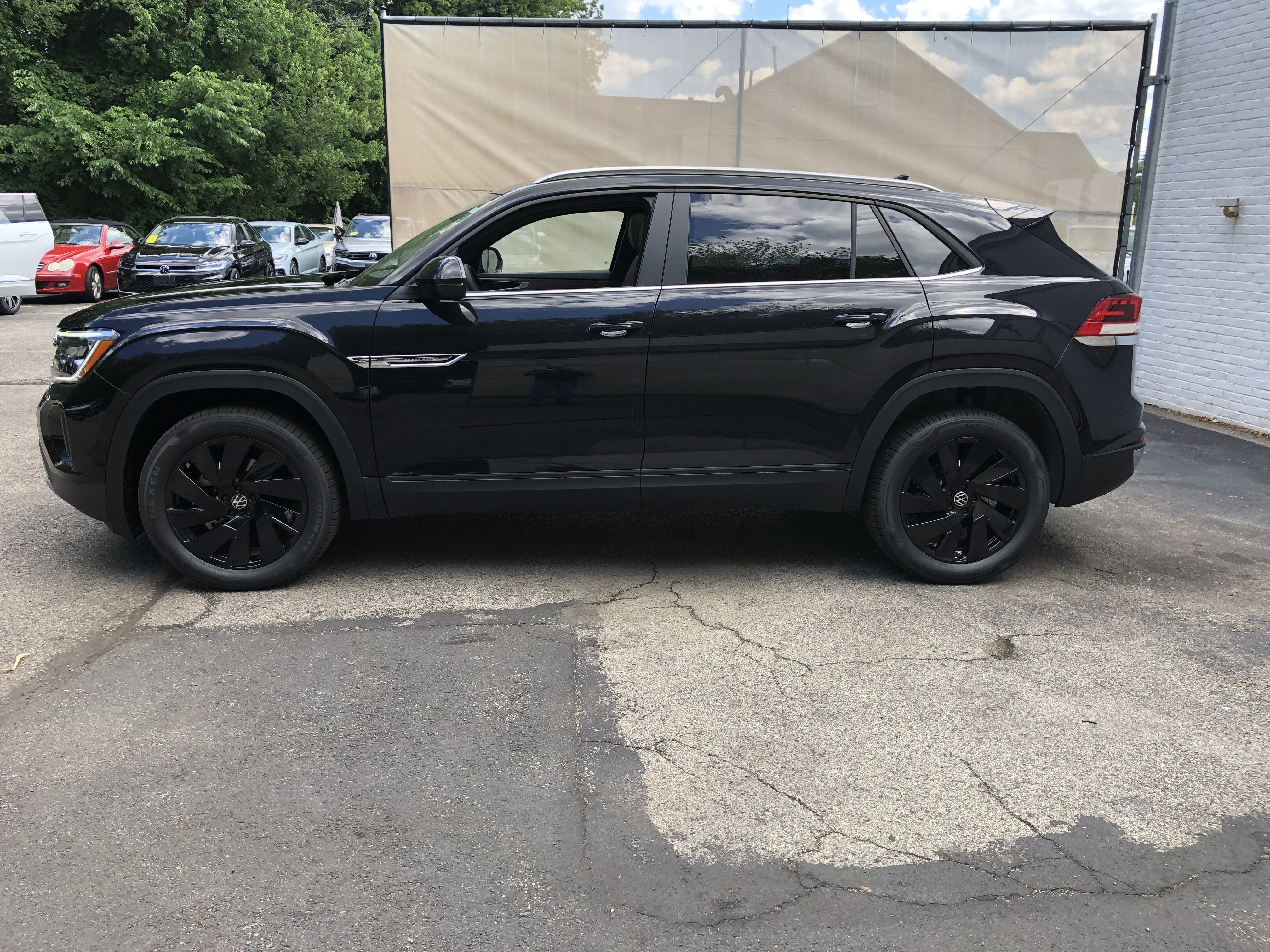 2026 Volkswagen Atlas Cross Sport 2.0T SE w/Technology w/panoramic sunroof and black wheel package