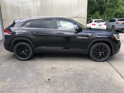 2026 Volkswagen Atlas Cross Sport 2.0T SE w/Technology w/panoramic sunroof and black wheel package