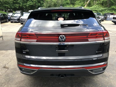 2026 Volkswagen Atlas Cross Sport 2.0T SE w/Technology w/panoramic sunroof and black wheel package