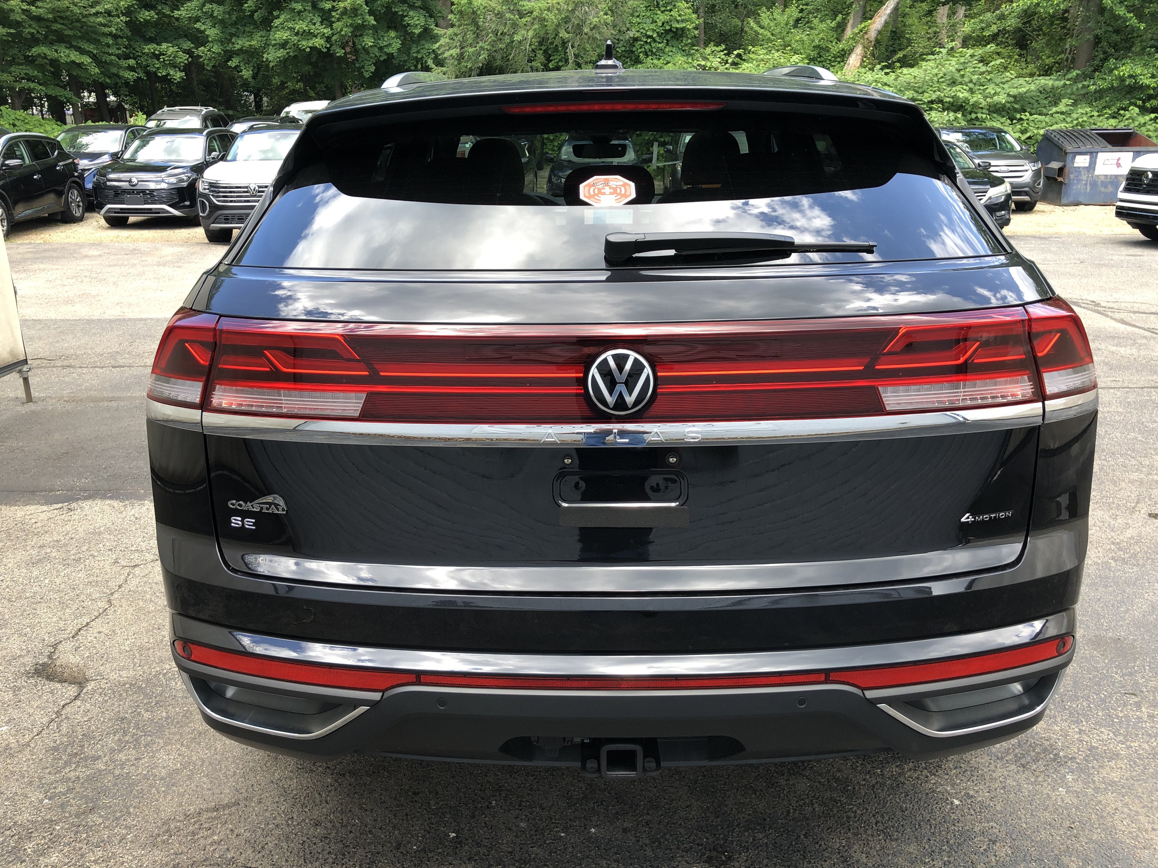 2026 Volkswagen Atlas Cross Sport 2.0T SE w/Technology w/panoramic sunroof and black wheel package