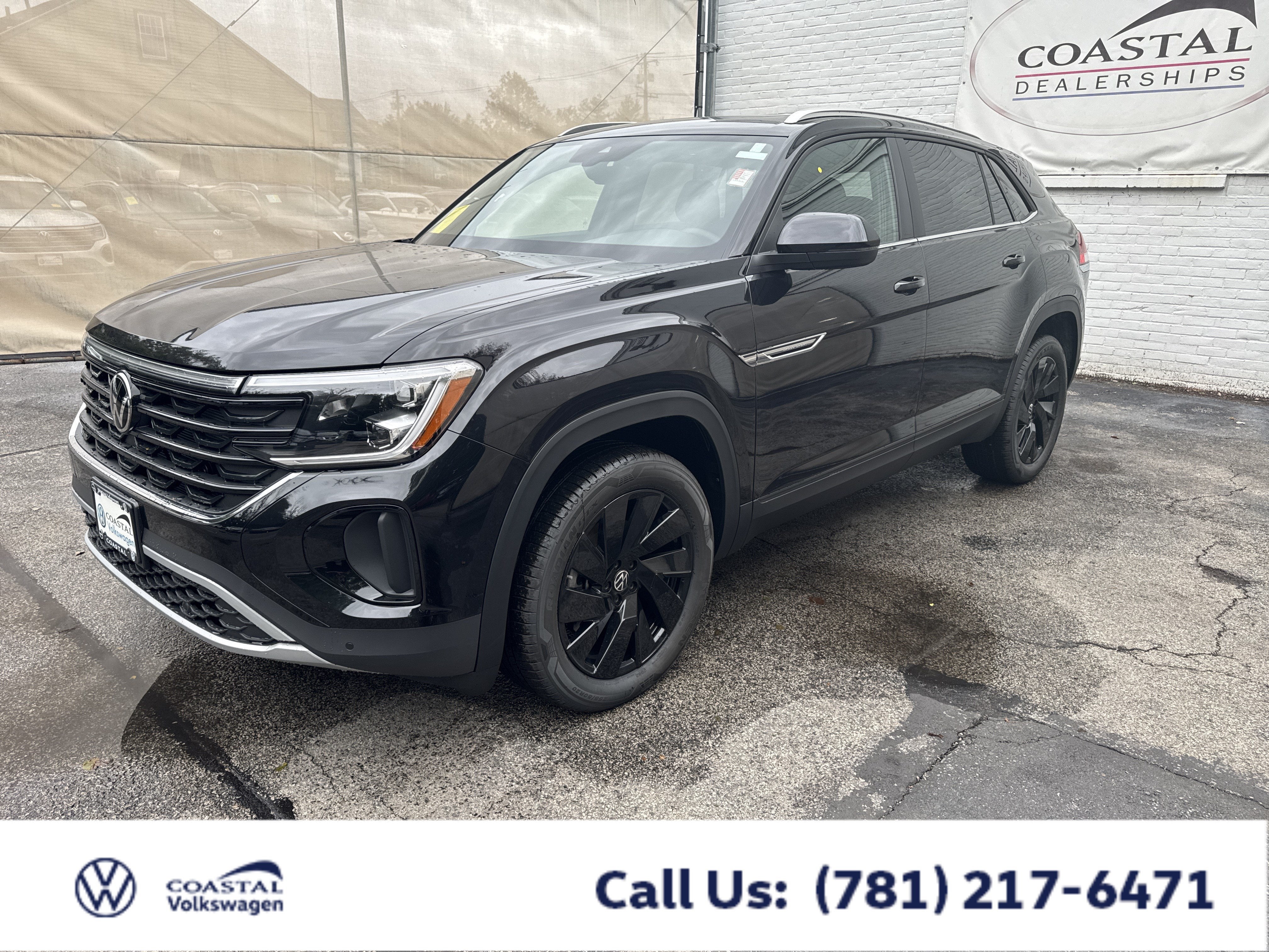 2026 Volkswagen Atlas Cross Sport 2.0T SE w/Technology w/panoramic sunroof and black wheel package