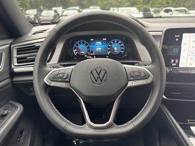 2026 Volkswagen Atlas Cross Sport 2.0T SE w/Technology w/panoramic sunroof and black wheel package