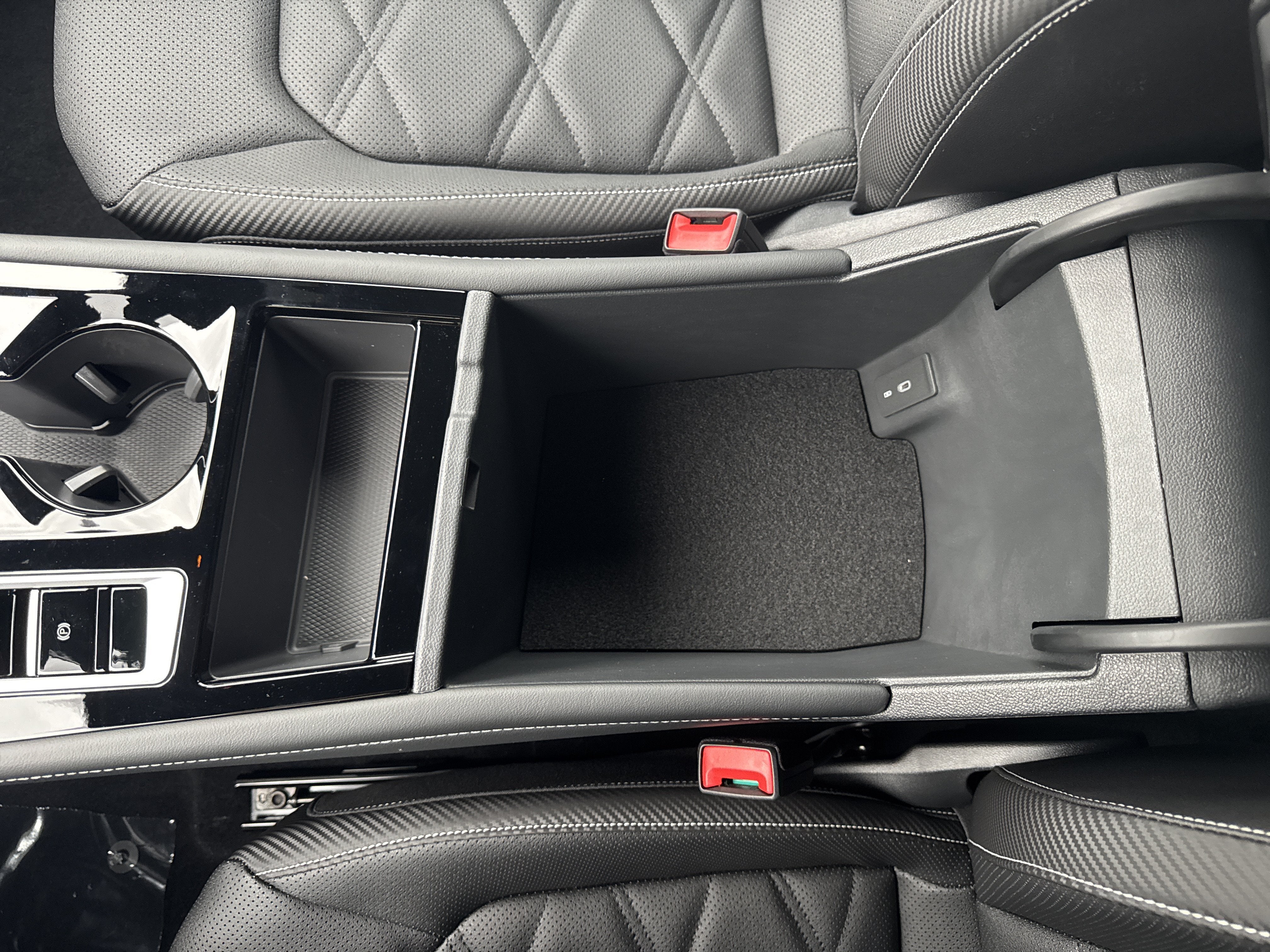 2026 Volkswagen Atlas Cross Sport 2.0T SE w/Technology w/panoramic sunroof and black wheel package