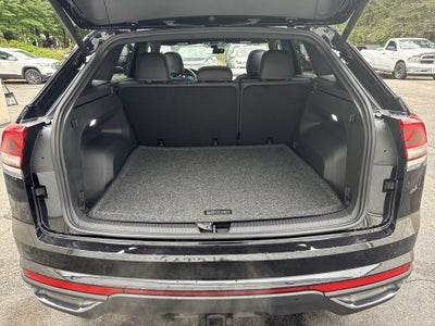 2026 Volkswagen Atlas Cross Sport 2.0T SE w/Technology w/panoramic sunroof and black wheel package
