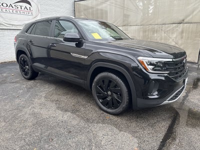 2026 Volkswagen Atlas Cross Sport 2.0T SE w/Technology w/panoramic sunroof and black wheel package