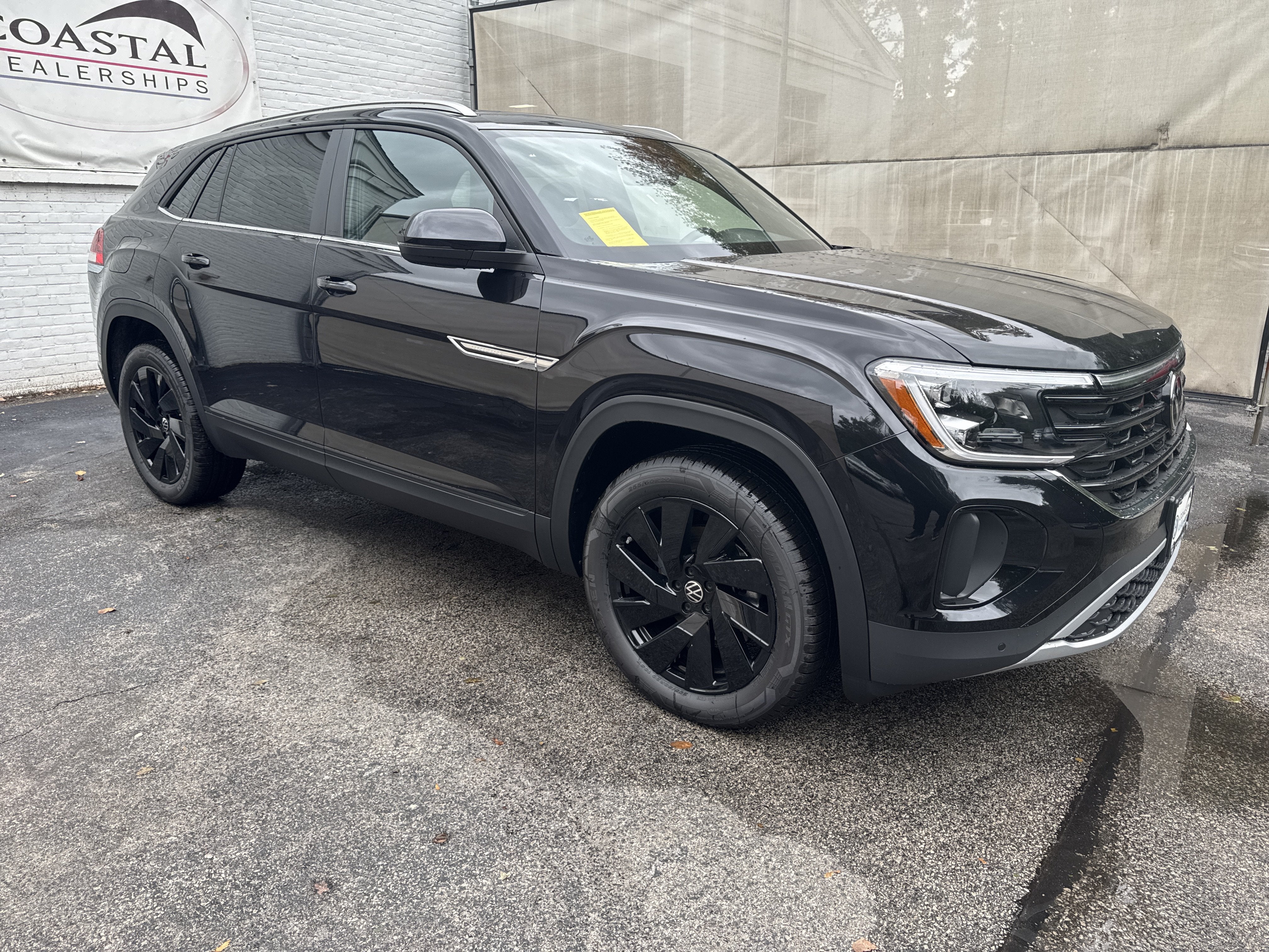 2026 Volkswagen Atlas Cross Sport 2.0T SE w/Technology w/panoramic sunroof and black wheel package