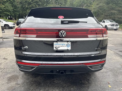 2026 Volkswagen Atlas Cross Sport 2.0T SE w/Technology w/panoramic sunroof and black wheel package