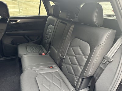 2026 Volkswagen Atlas Cross Sport 2.0T SE w/Technology w/panoramic sunroof and black wheel package