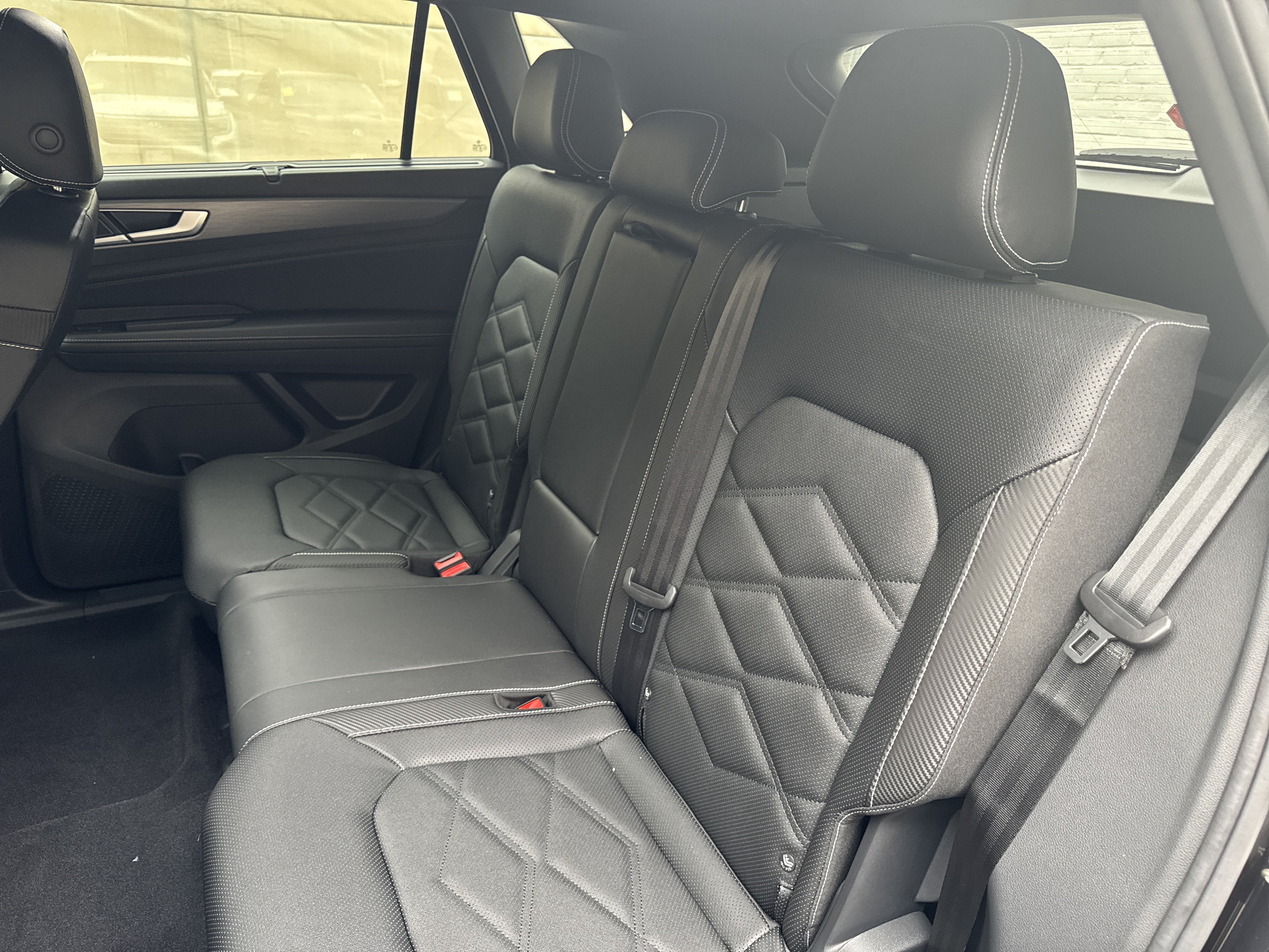 2026 Volkswagen Atlas Cross Sport 2.0T SE w/Technology w/panoramic sunroof and black wheel package