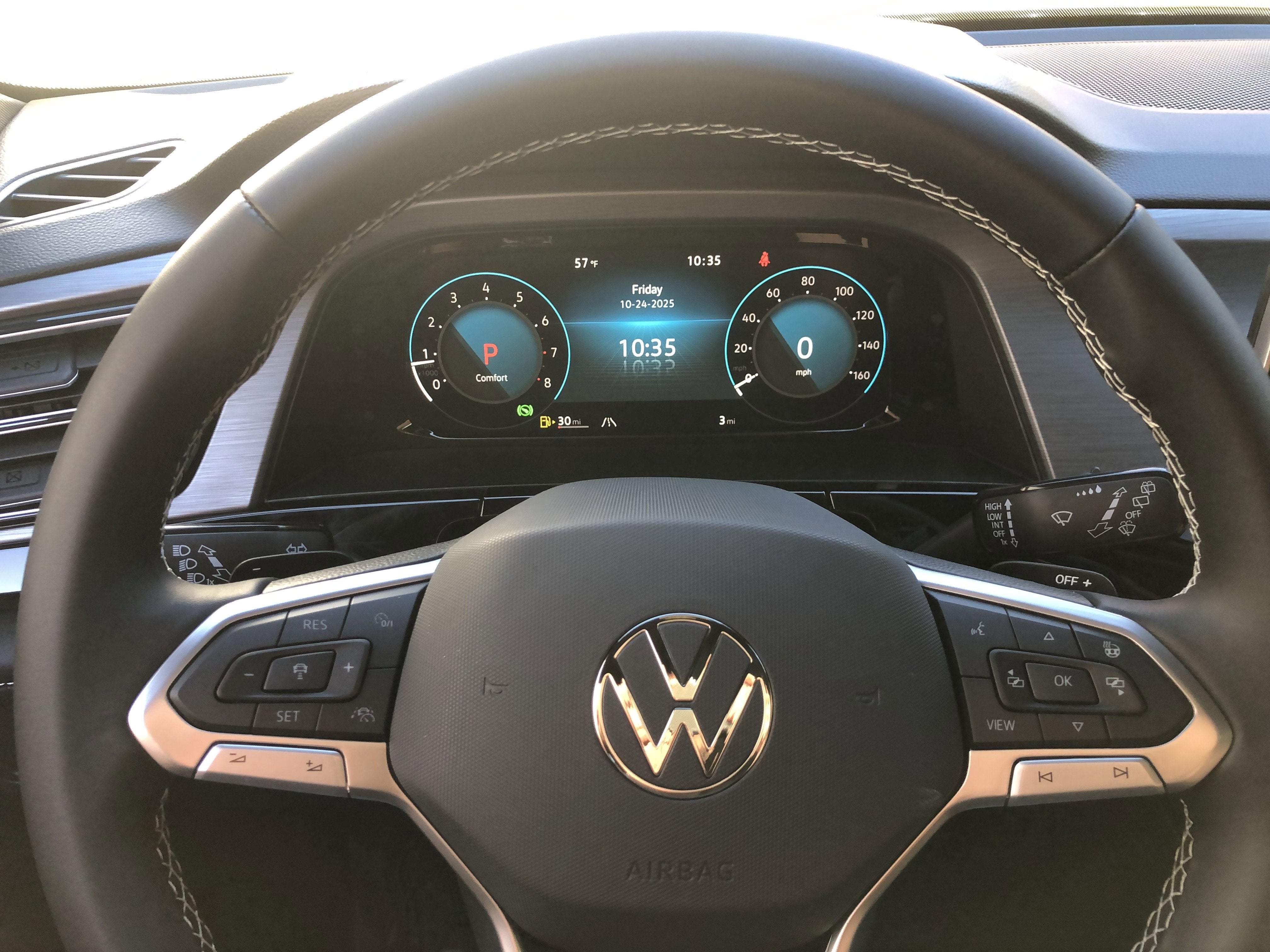 2026 Volkswagen Atlas Cross Sport 2.0T SE w/Technology w/panoramic sunroof